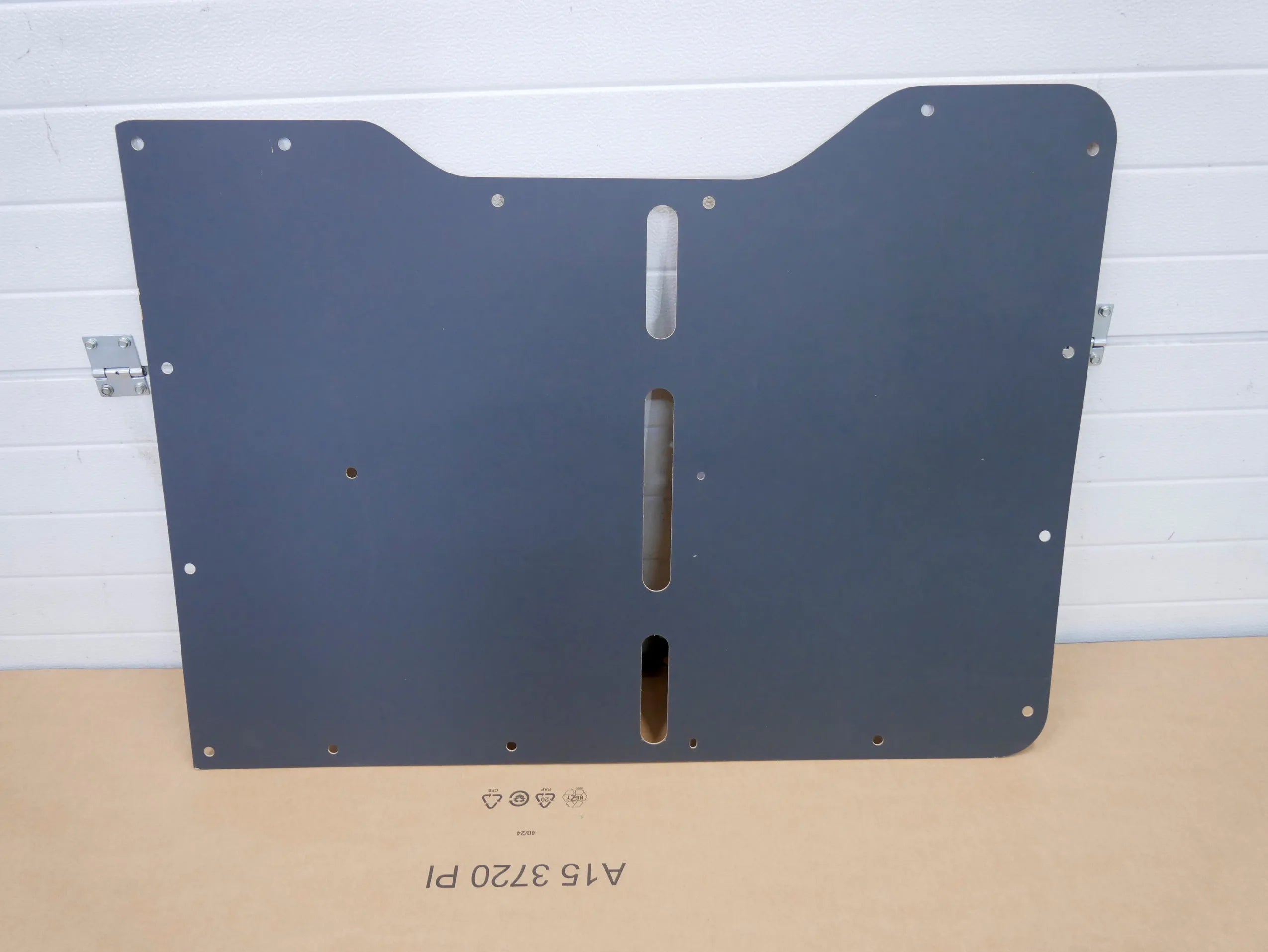 Tapicerka osłona płyta paki lewa 1T5867203A VW ID BUZZ CARGO