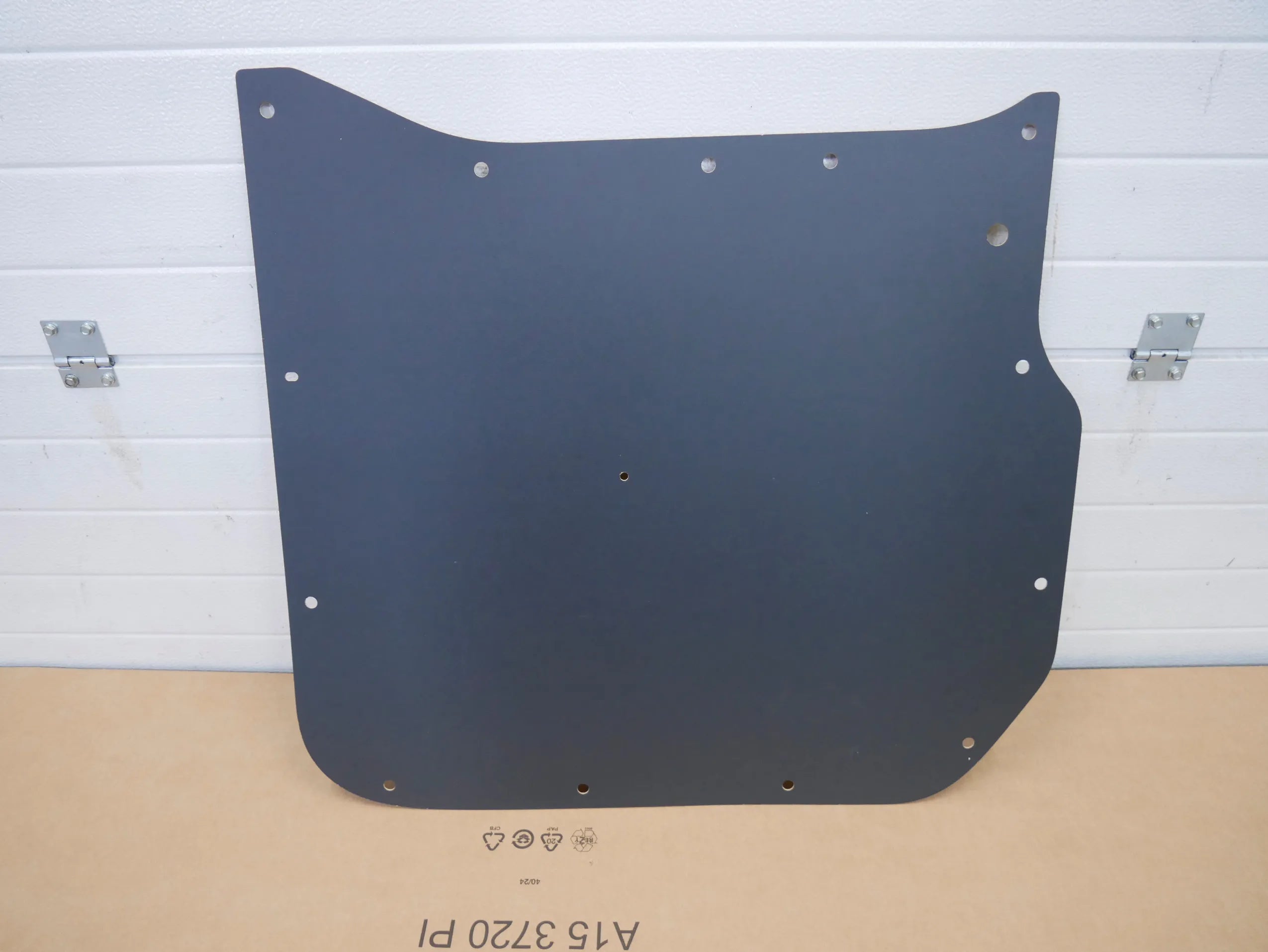 Tapicerka osłona płyta paki 1T5867620A VW ID BUZZ CARGO