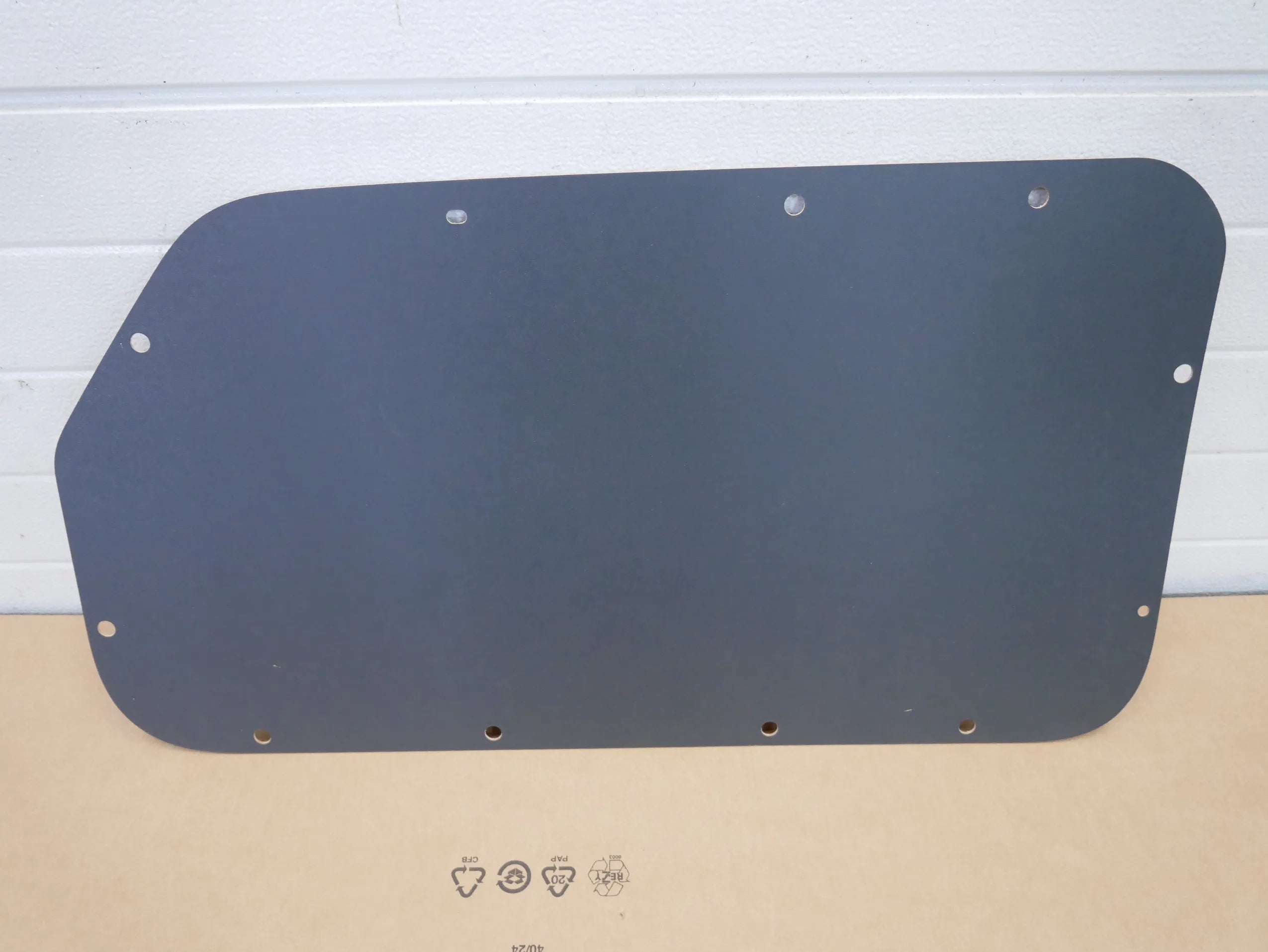 Tapicerka osłona płyta paki 1T5867676A VW ID BUZZ CARGO