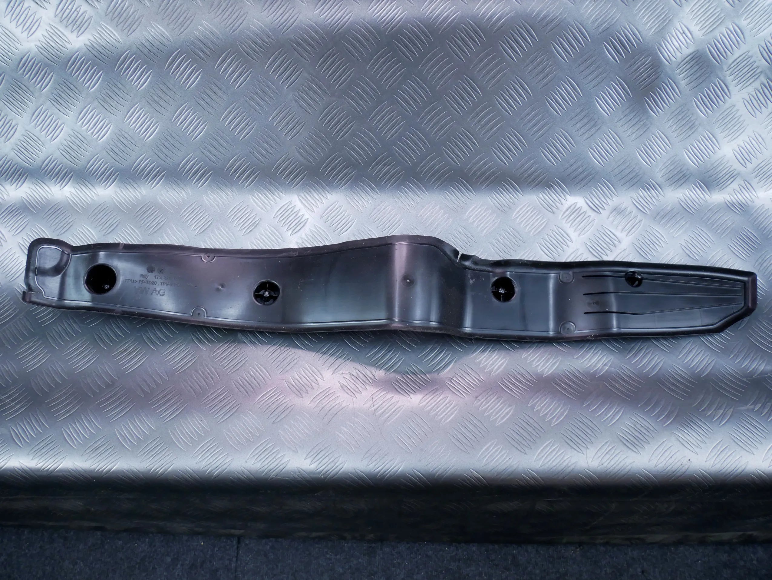 Osłona listwa błotnika lewa 1T3821111 VW ID BUZZ CARGO