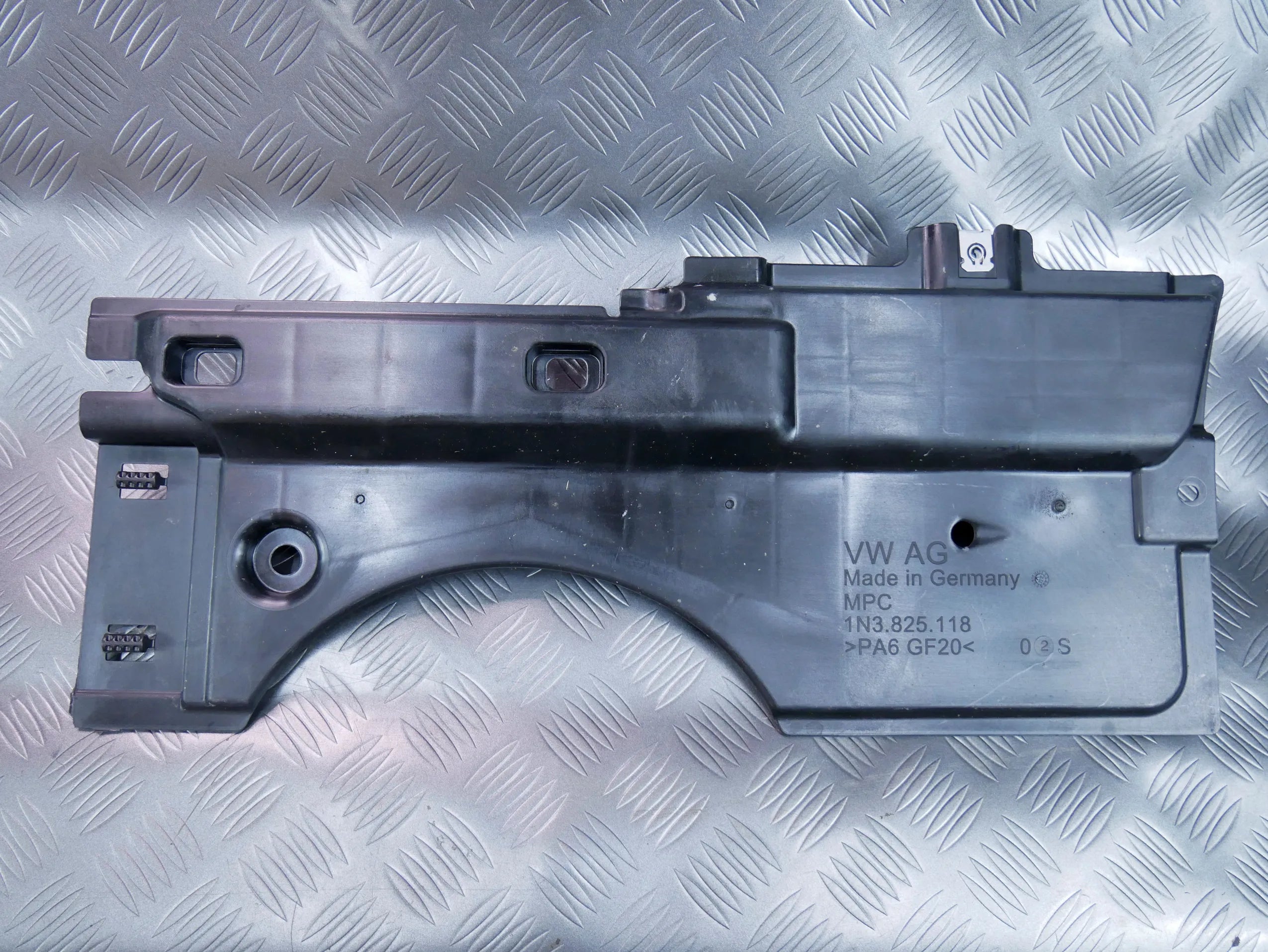 Osłona płyta podwozia prawa 1N3825118 VW ID BUZZ CARGO