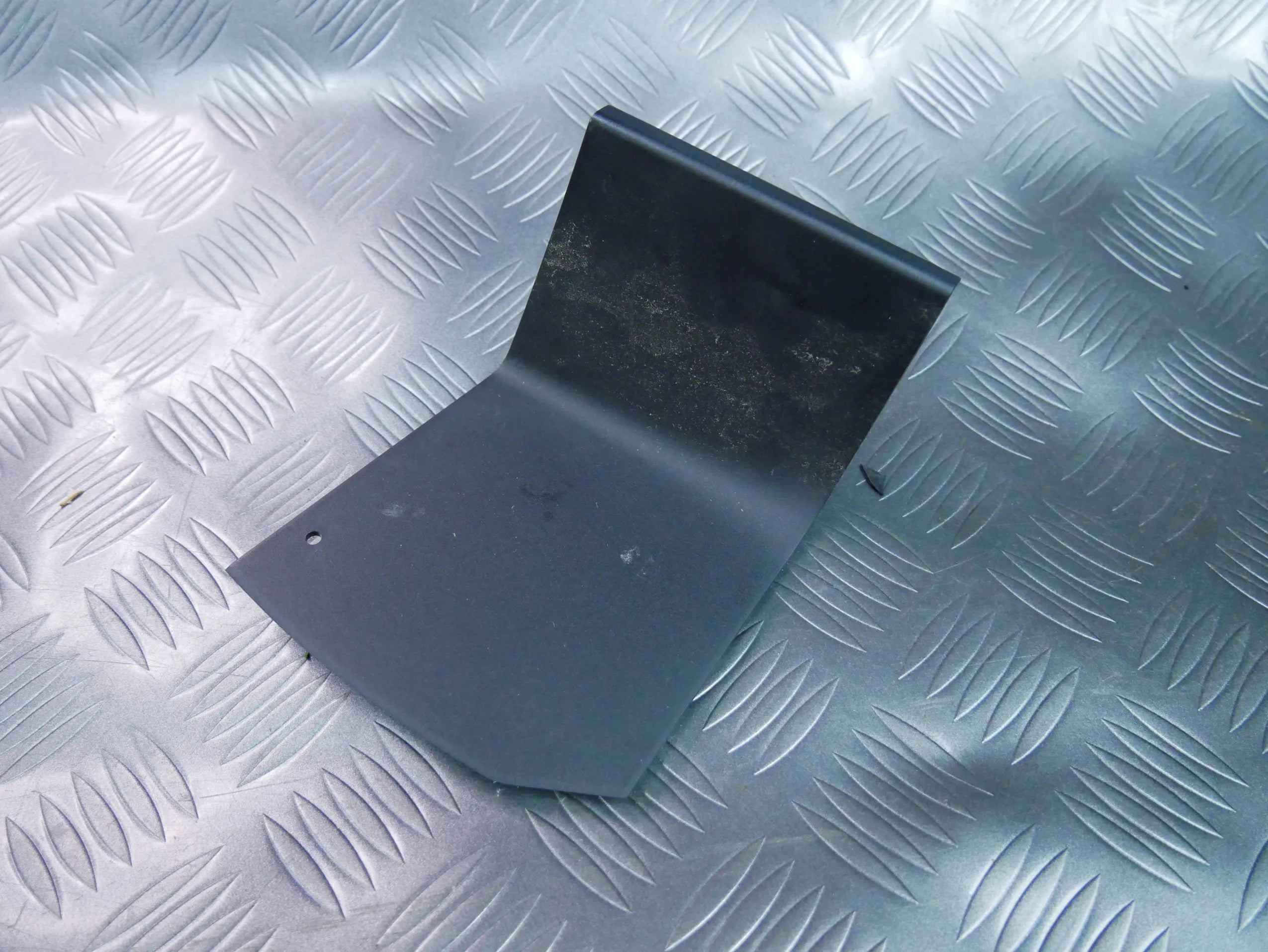 Osłona lampy tył prawa 1T3945310 VW ID BUZZ CARGO