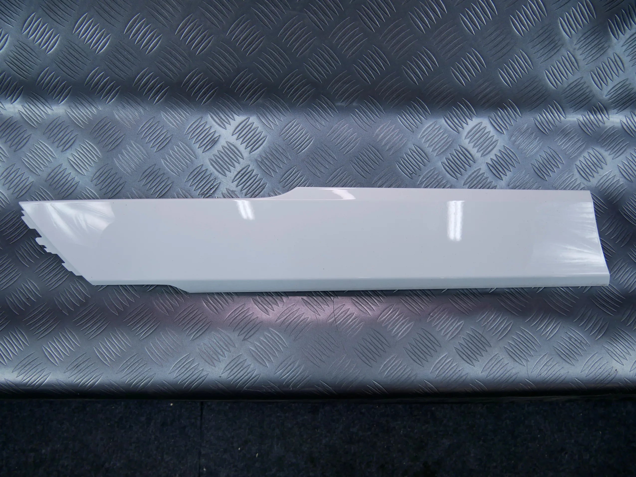Listwa osłona błotnika przód prawa 1T3854776A LB9A VW ID BUZZ