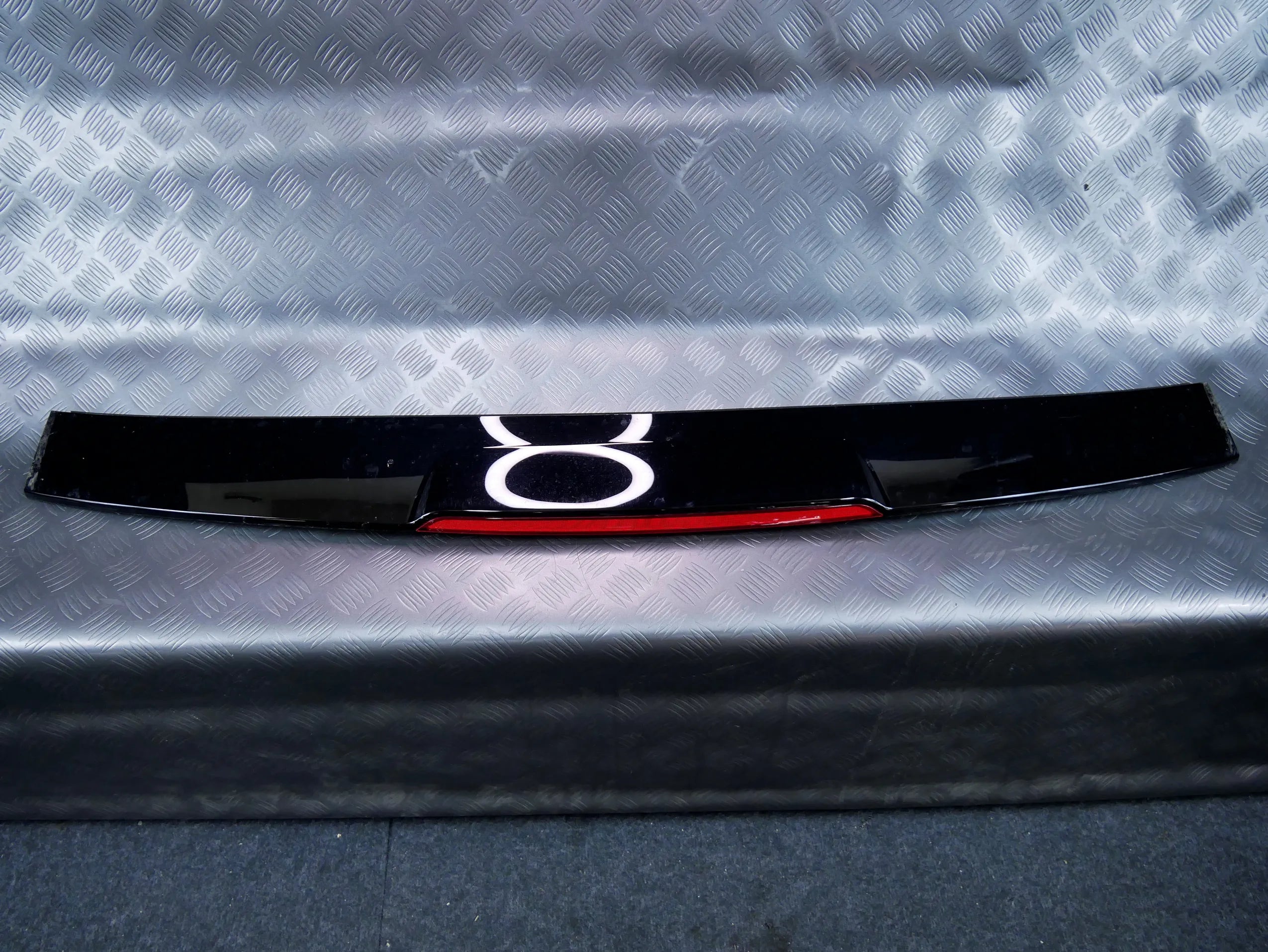 Spoiler lotka tylnej klapy światło STOP 1T3827699 VW ID BUZZ CARGO