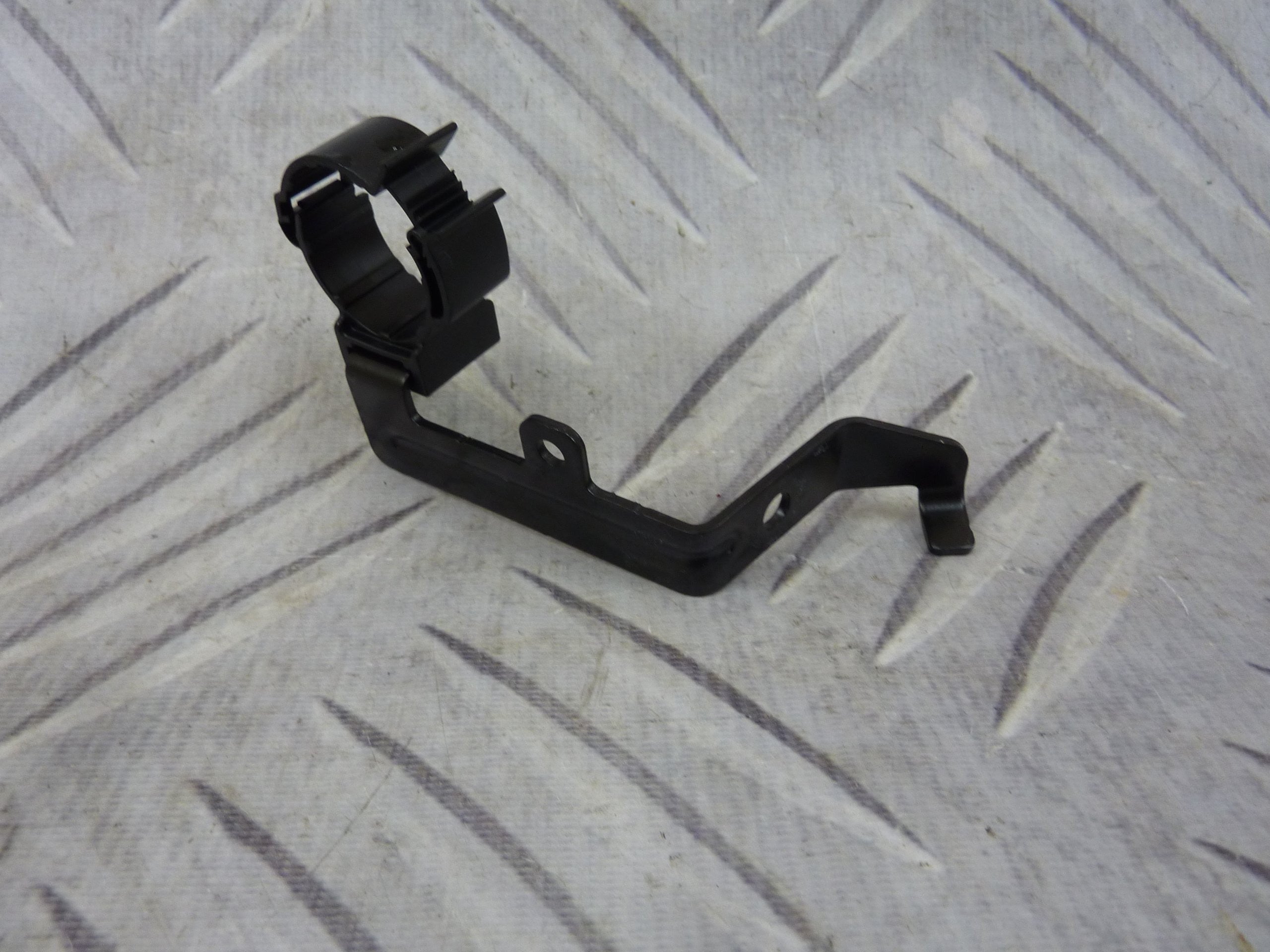 Mocowanie pompy wody 6R0121093G VW GOLF VII