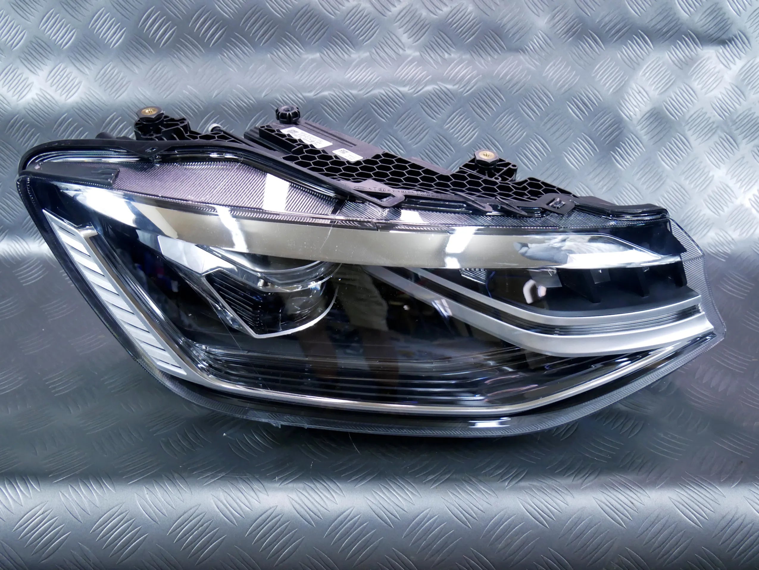 NOWA Lampa przód prawa FULL LED 2K8941774C 2K8941036L VW CADDY V