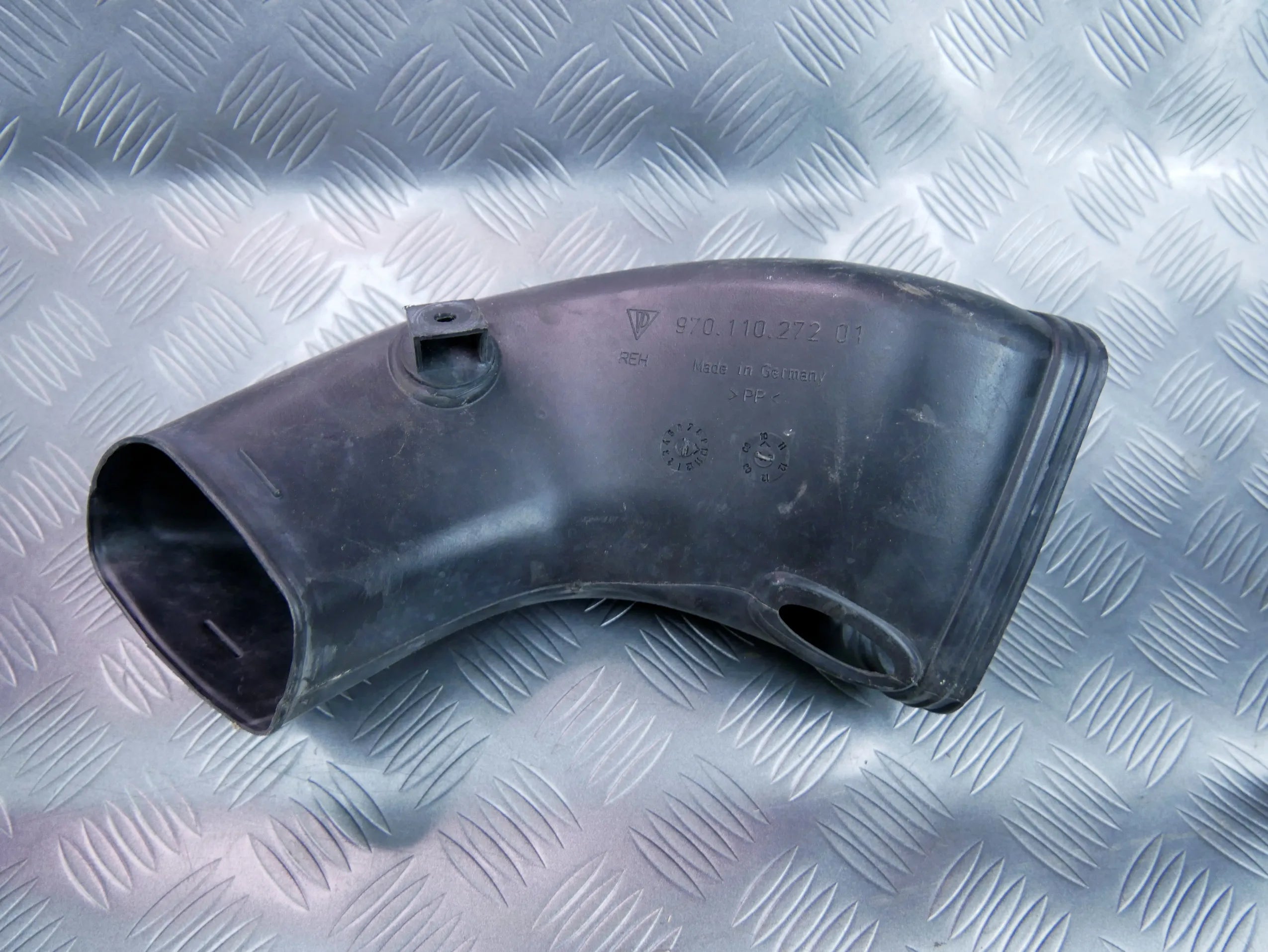 Rura dolotu powietrza 97011027201 PORSCHE PANAMERA 970 GTS 4.8