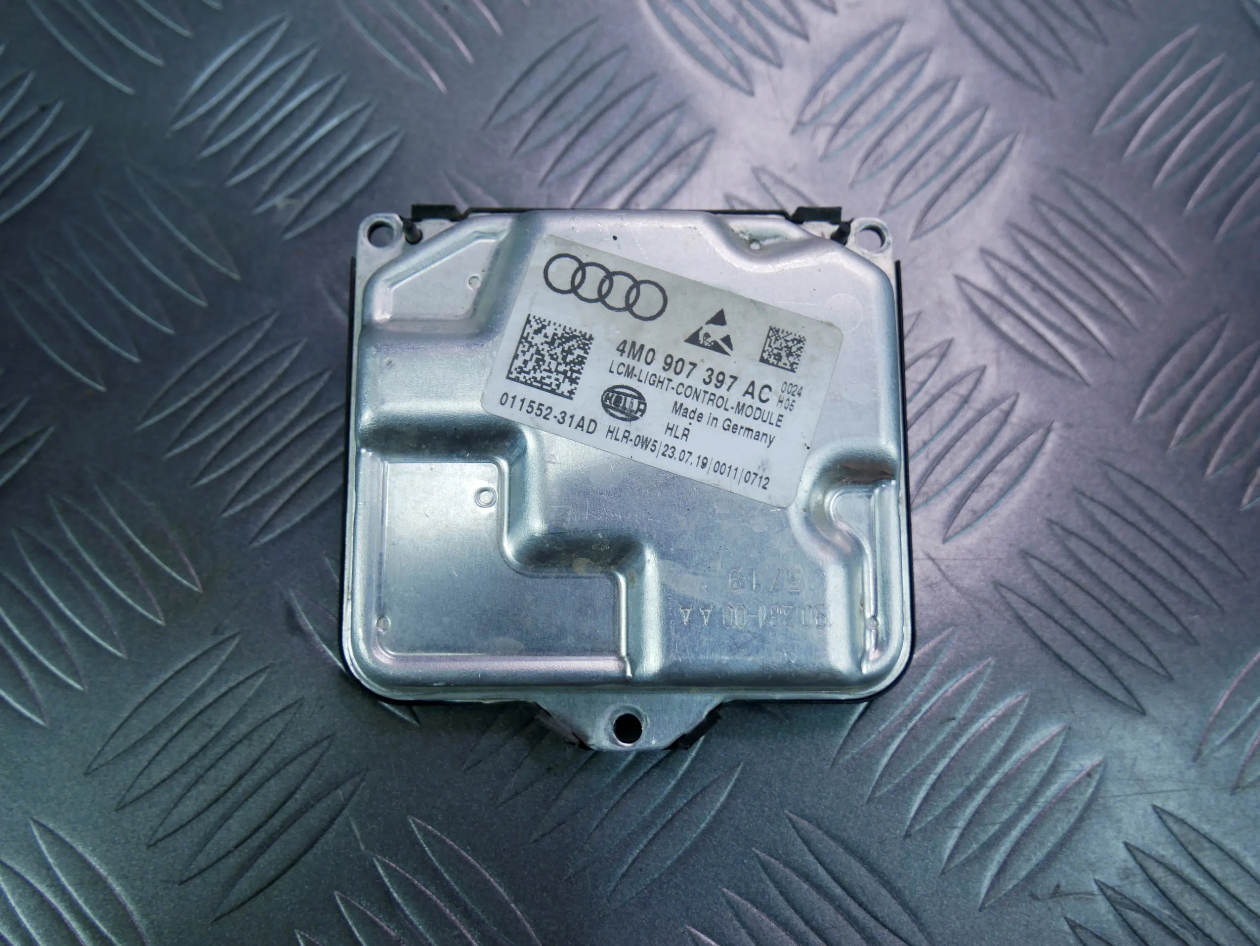 Przetwornica FULL LED 4M0907397AC AUDI Q7 4M