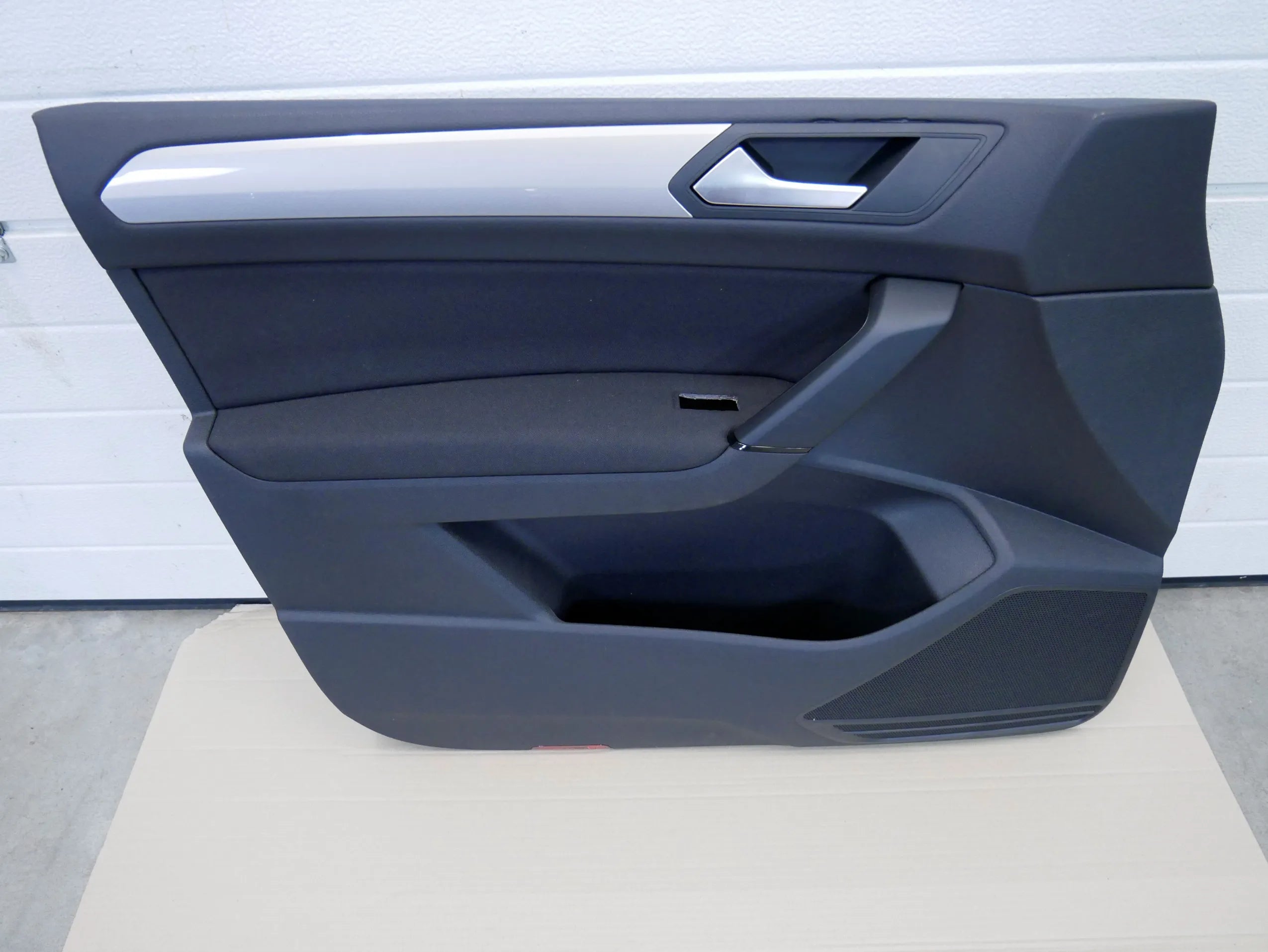 copy of Tapicerka boczek drzwi przód prawy VW TOURAN III 5T RHD