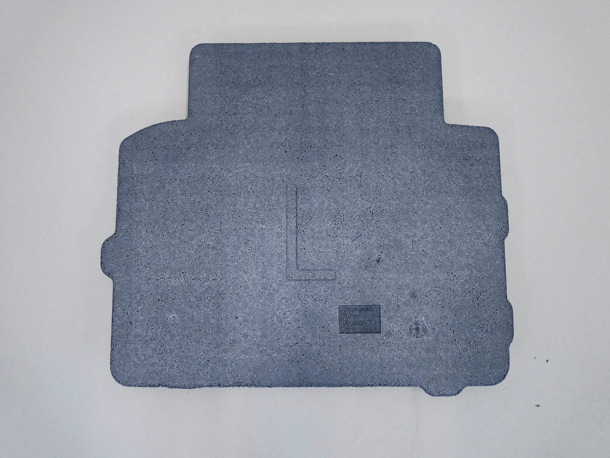 Pianka styropian bagażnika lewy 5TA863495 VW TOURAN III 5T
