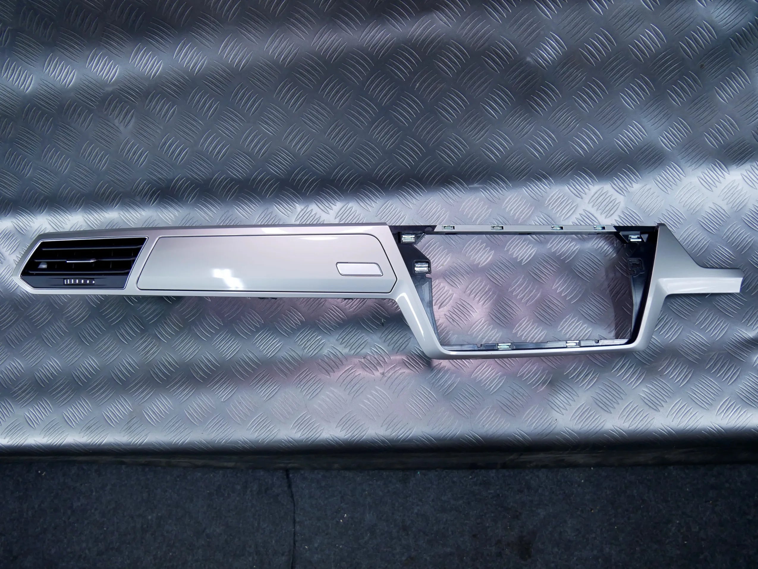 Listwa dekor konsoli 5TC858415 VW TOURAN III 5T RHD