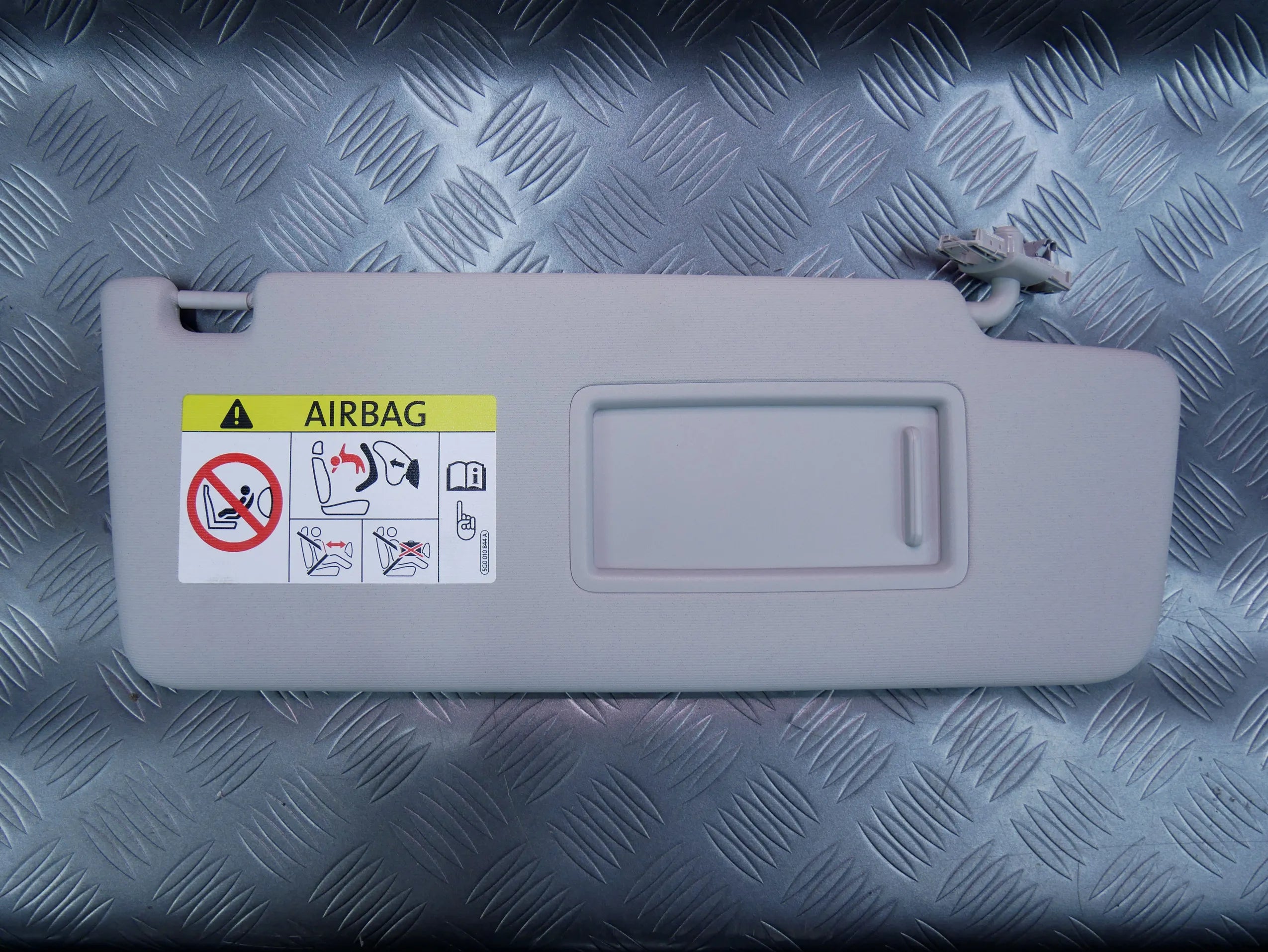 Osłona przeciwsłoneczna słonecznik prawy 5TA857552C VW TOURAN III 5T