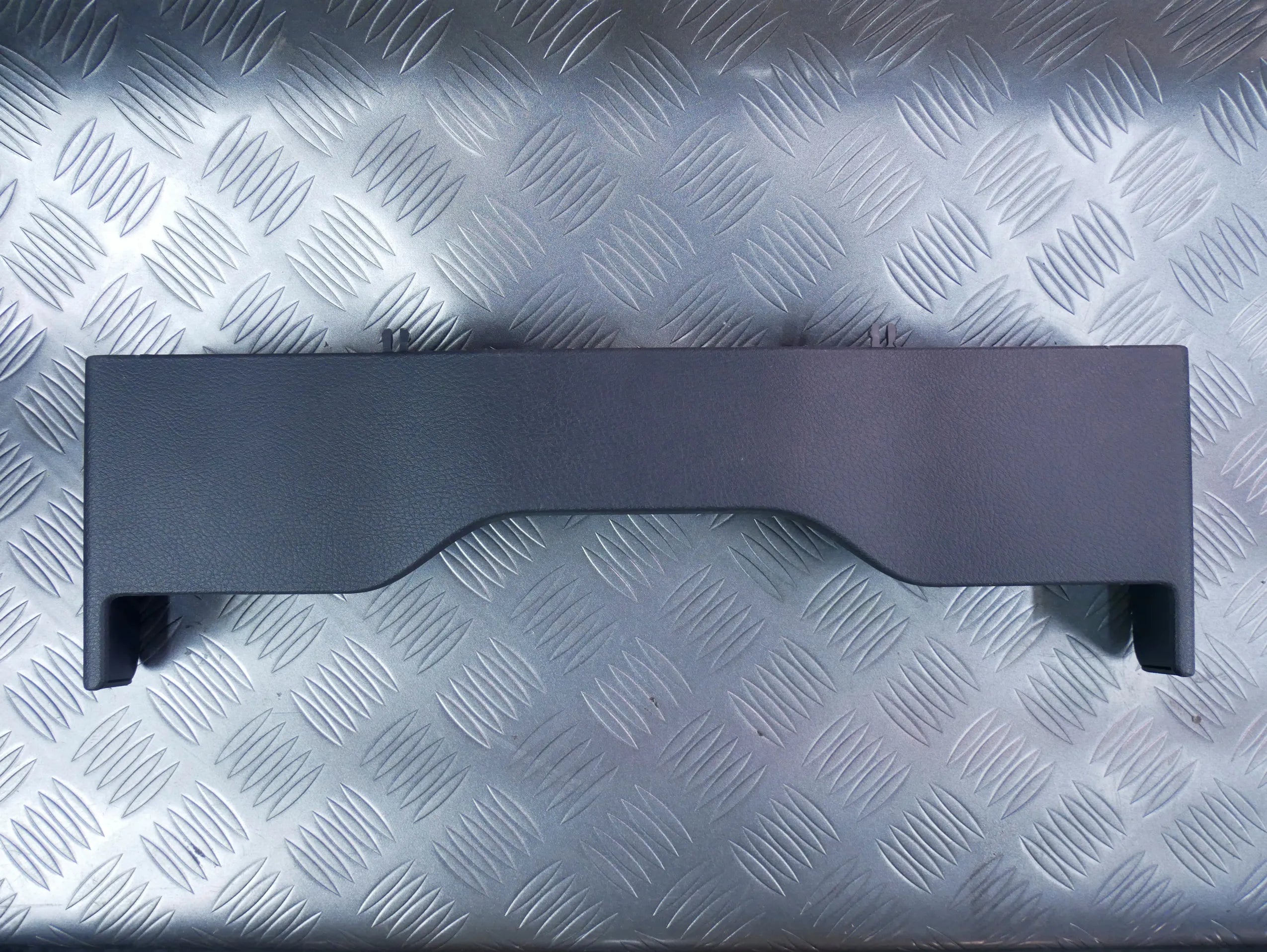 Osłona zaślepka fotela 5TA883391A VW TOURAN III 5T