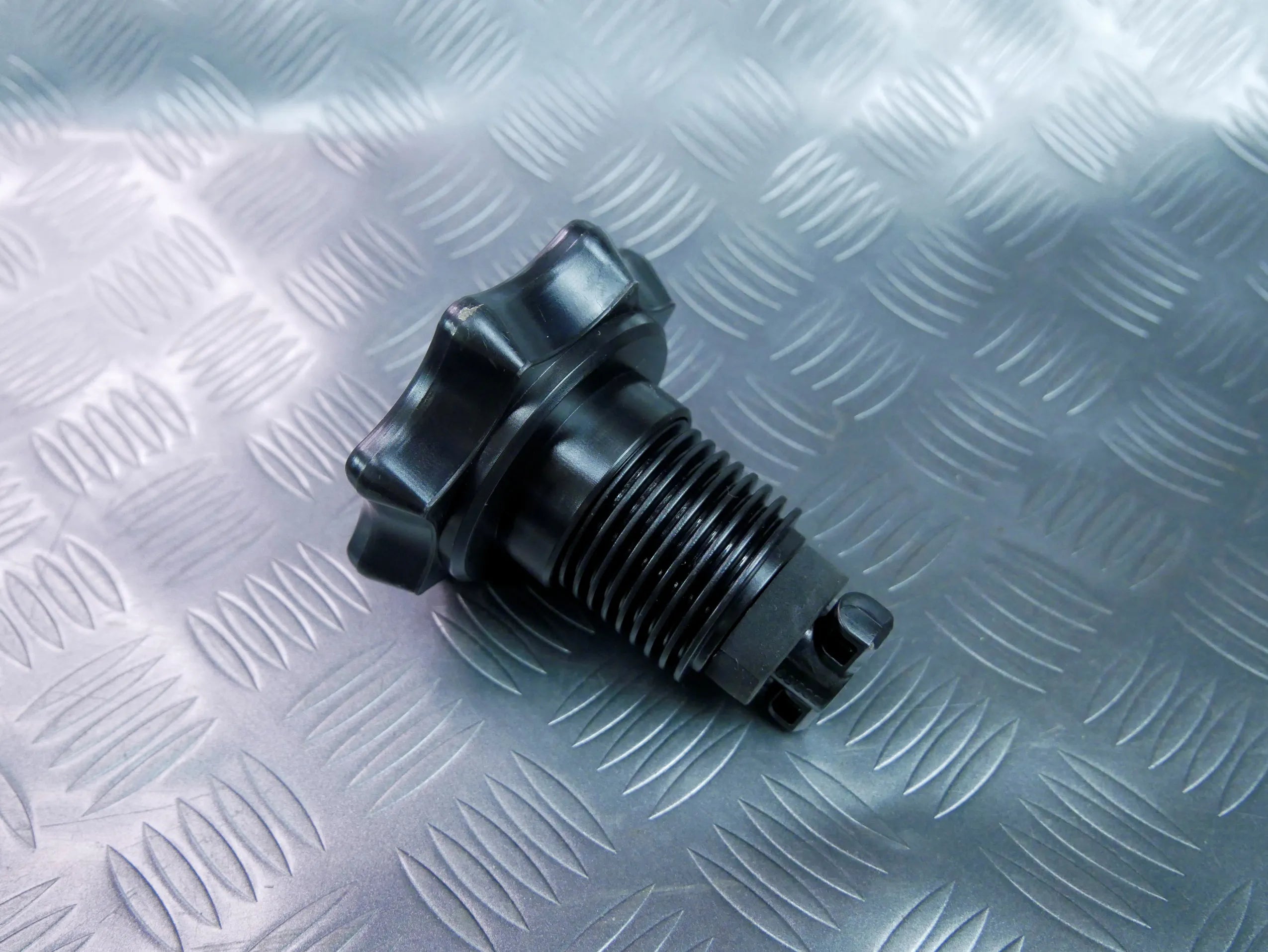 Śruba mocująca koła zapasowego 3G0803899E VW TOURAN III 5T