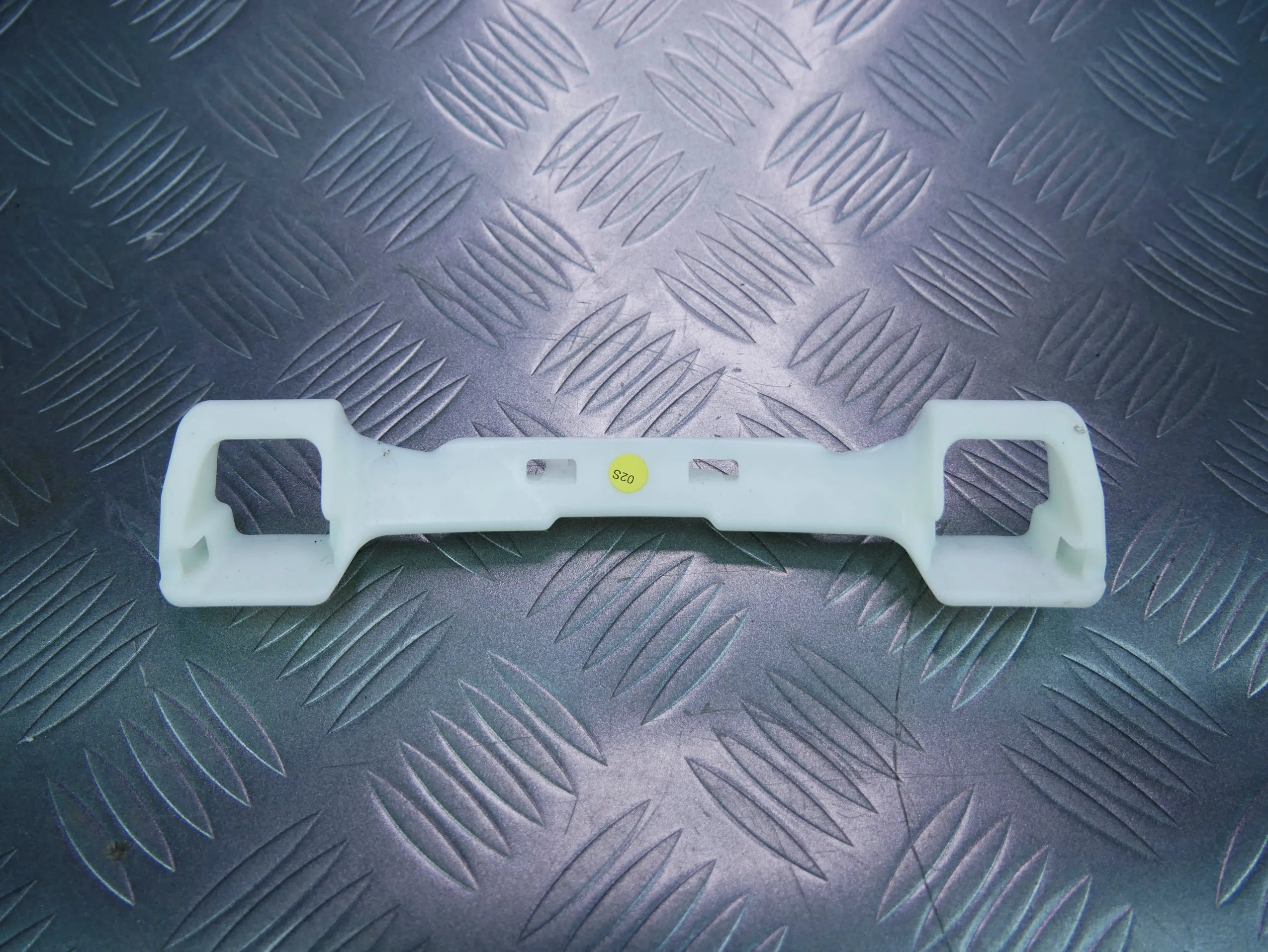 Mocowanie rączki podsufitki 5G9867660A VW TOURAN III 5T