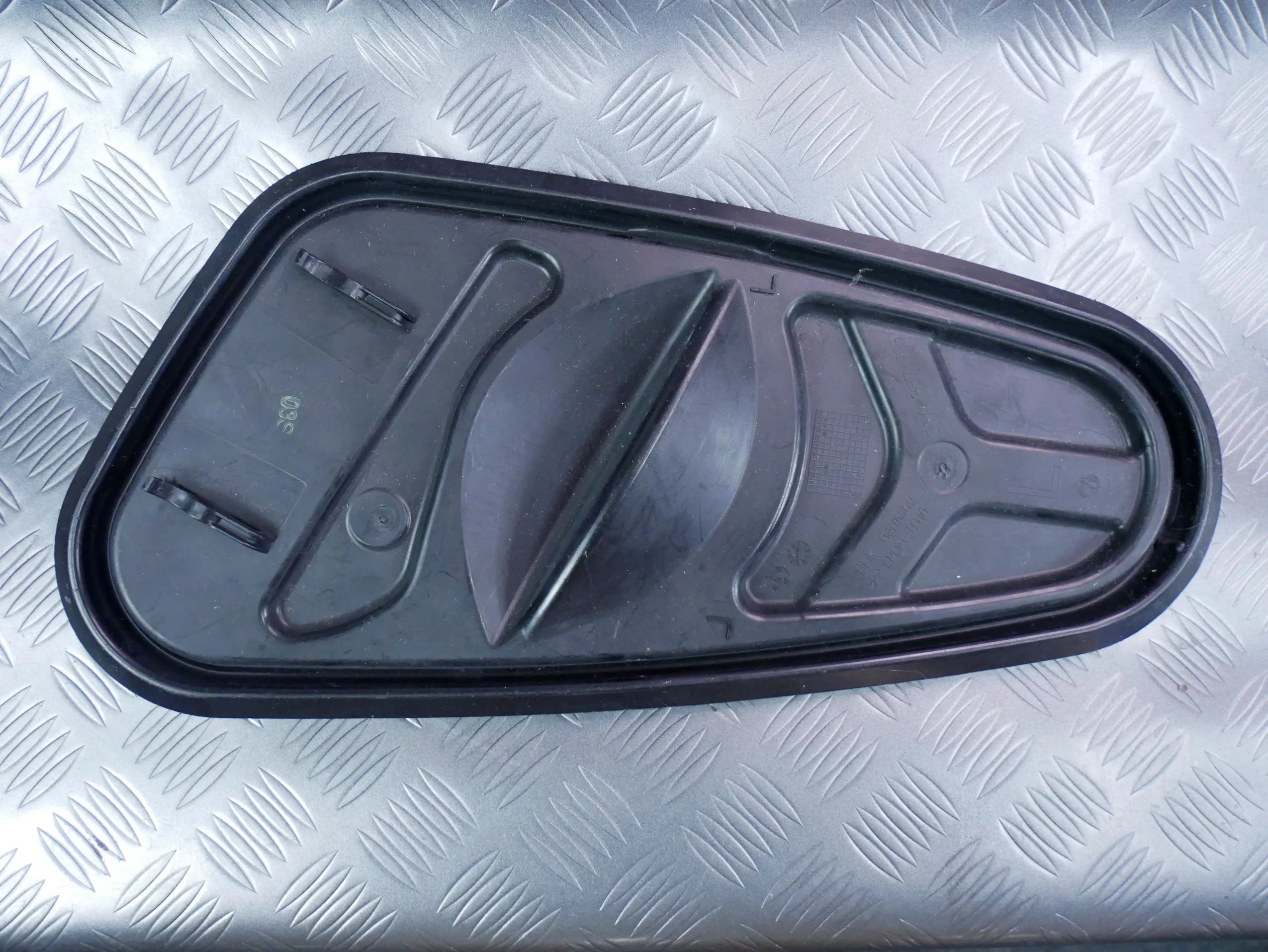 Osłona zaślepka wnęki drzwi tył lewa 5TA839915 VW TOURAN III 5T
