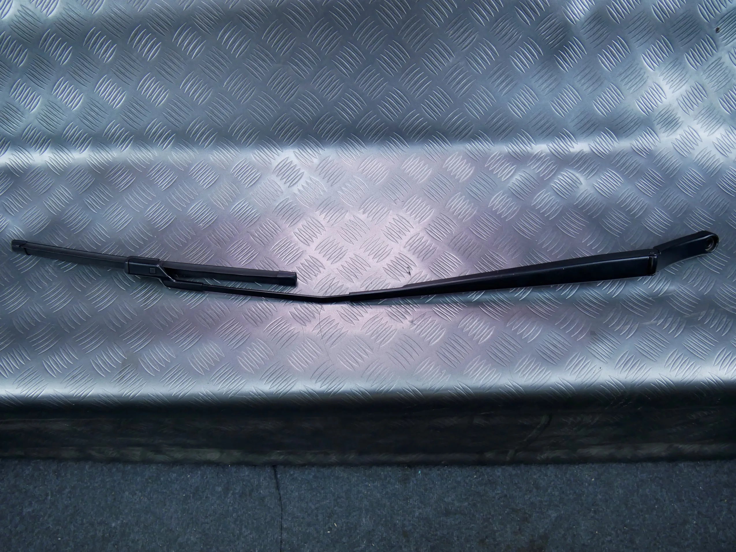 Ramię wycieraczka prawa 5TB955410 VW TOURAN III 5T
