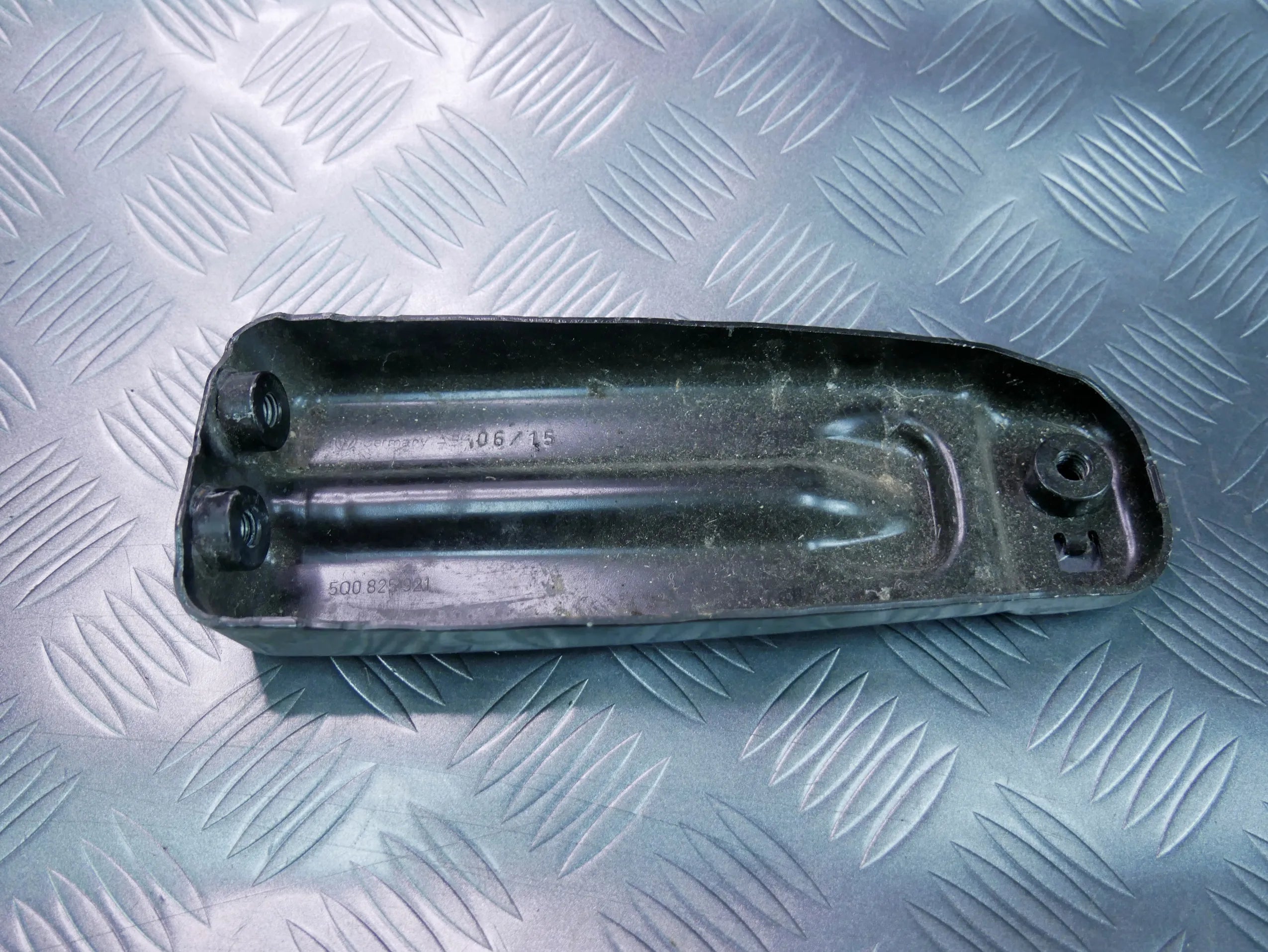 Wspornik mocowanie podwozia 5Q0825921 VW TOURAN III 5T