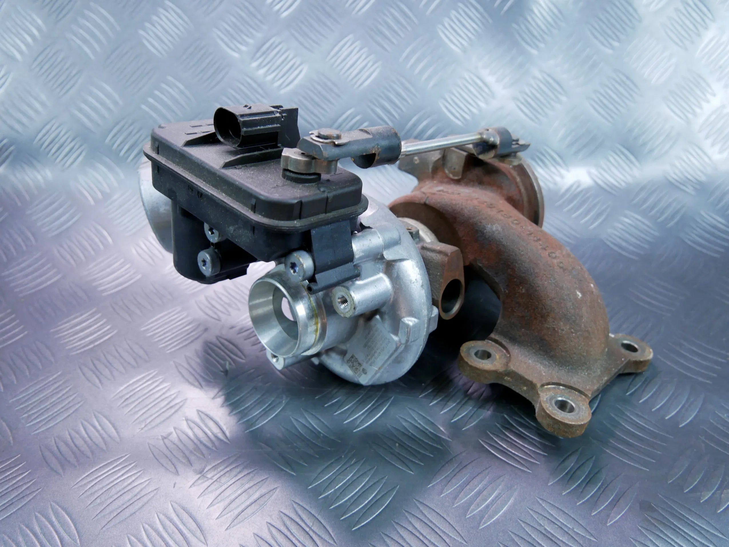 Turbosprężarka kompletna 04E145715F VW TOURAN III 5T 1.4 TSI