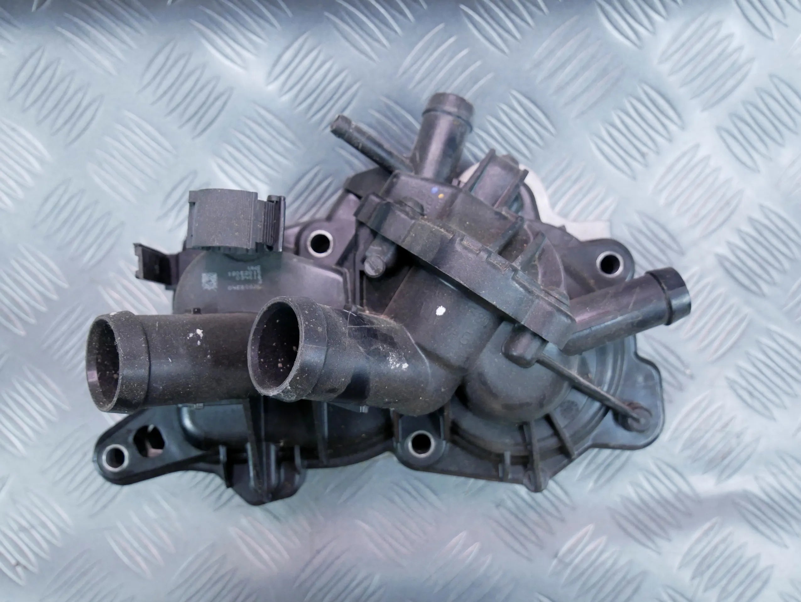 Pompa wody termostat 04E121042M VW TOURAN III 5T 1.4 TSI