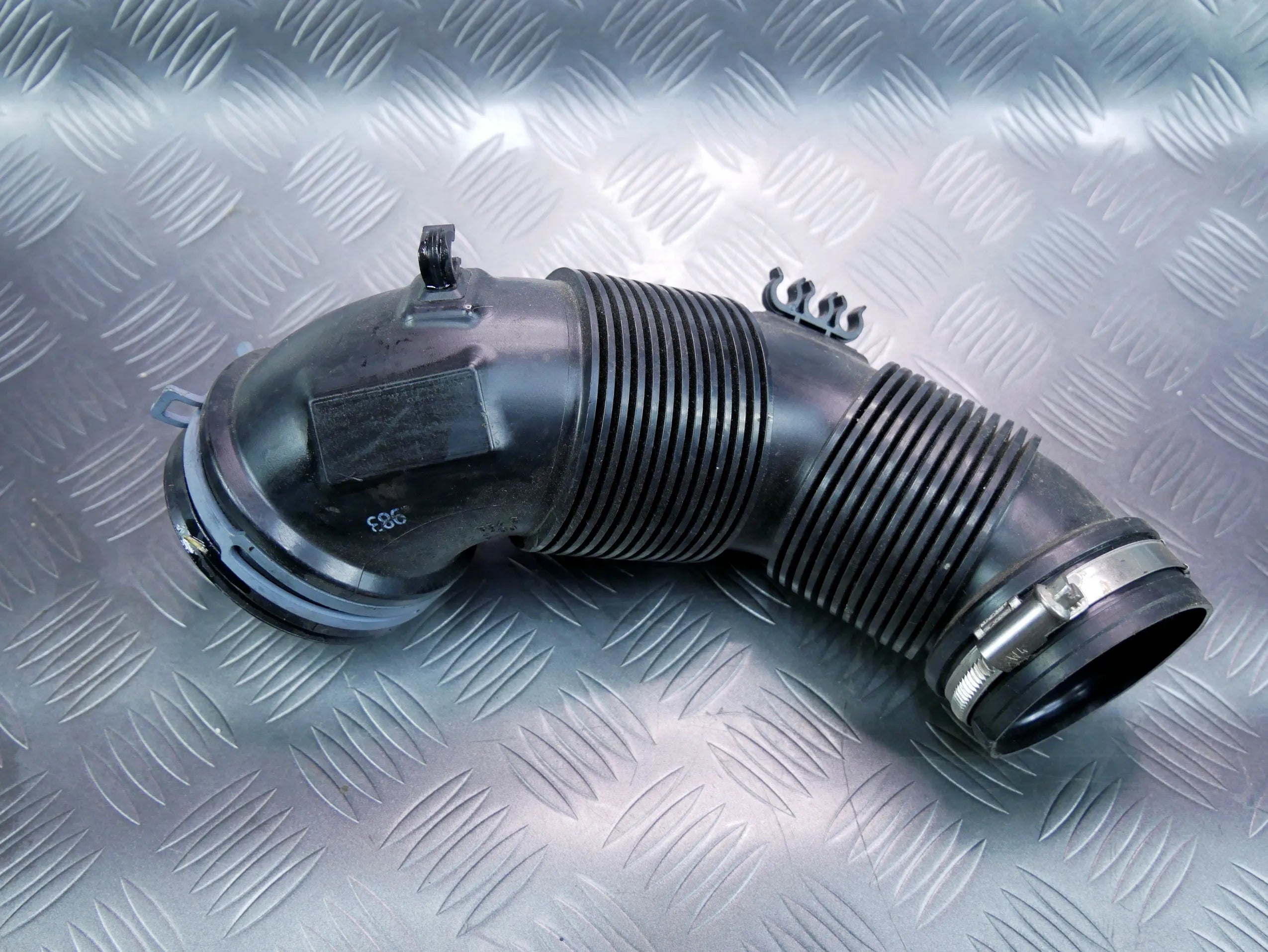 Rura wąż powietrza 5QA129654G VW TOURAN 5T 2.0 TDI