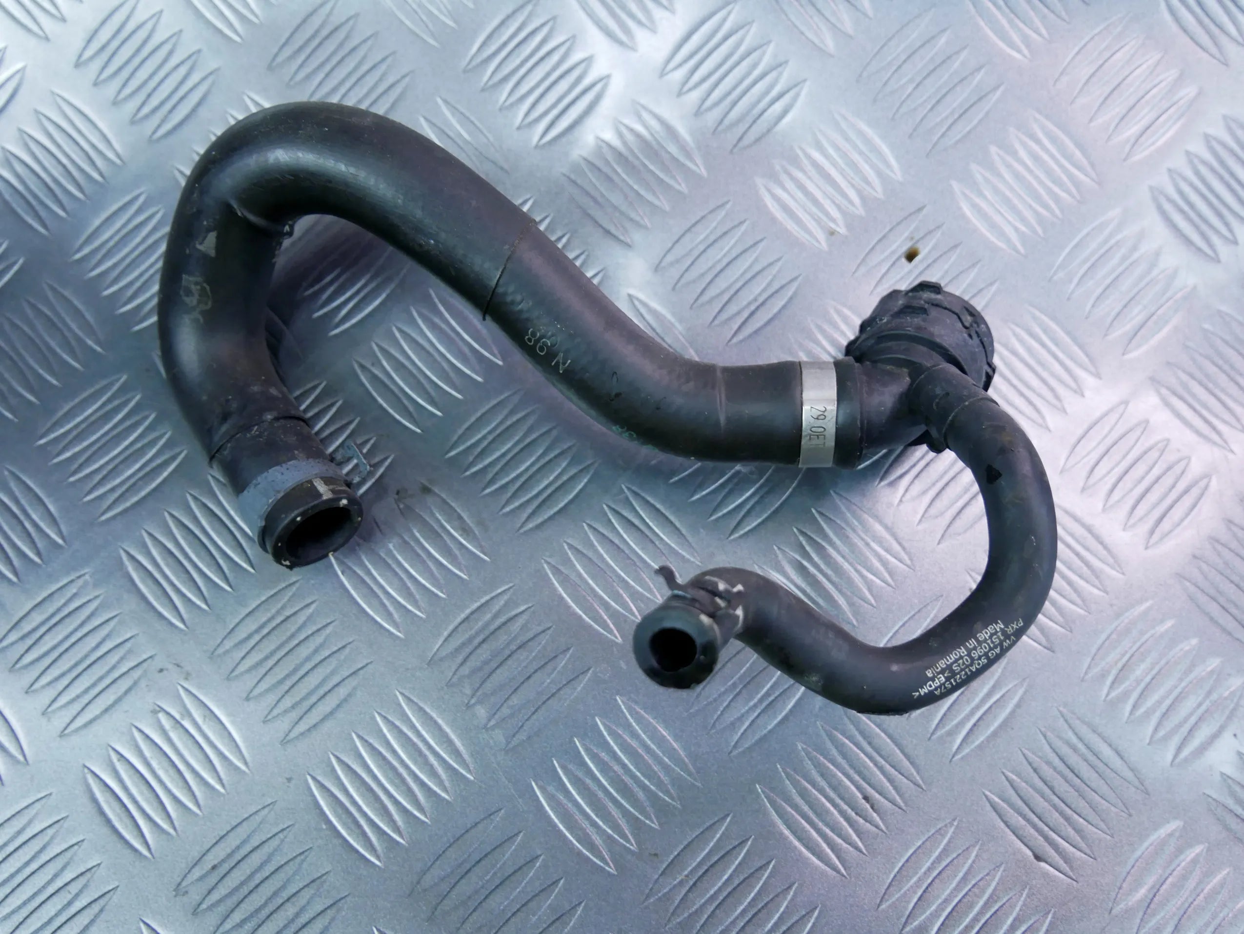 Rura wąż wody 5QA122157A VW TOURAN 5T 2.0 TDI
