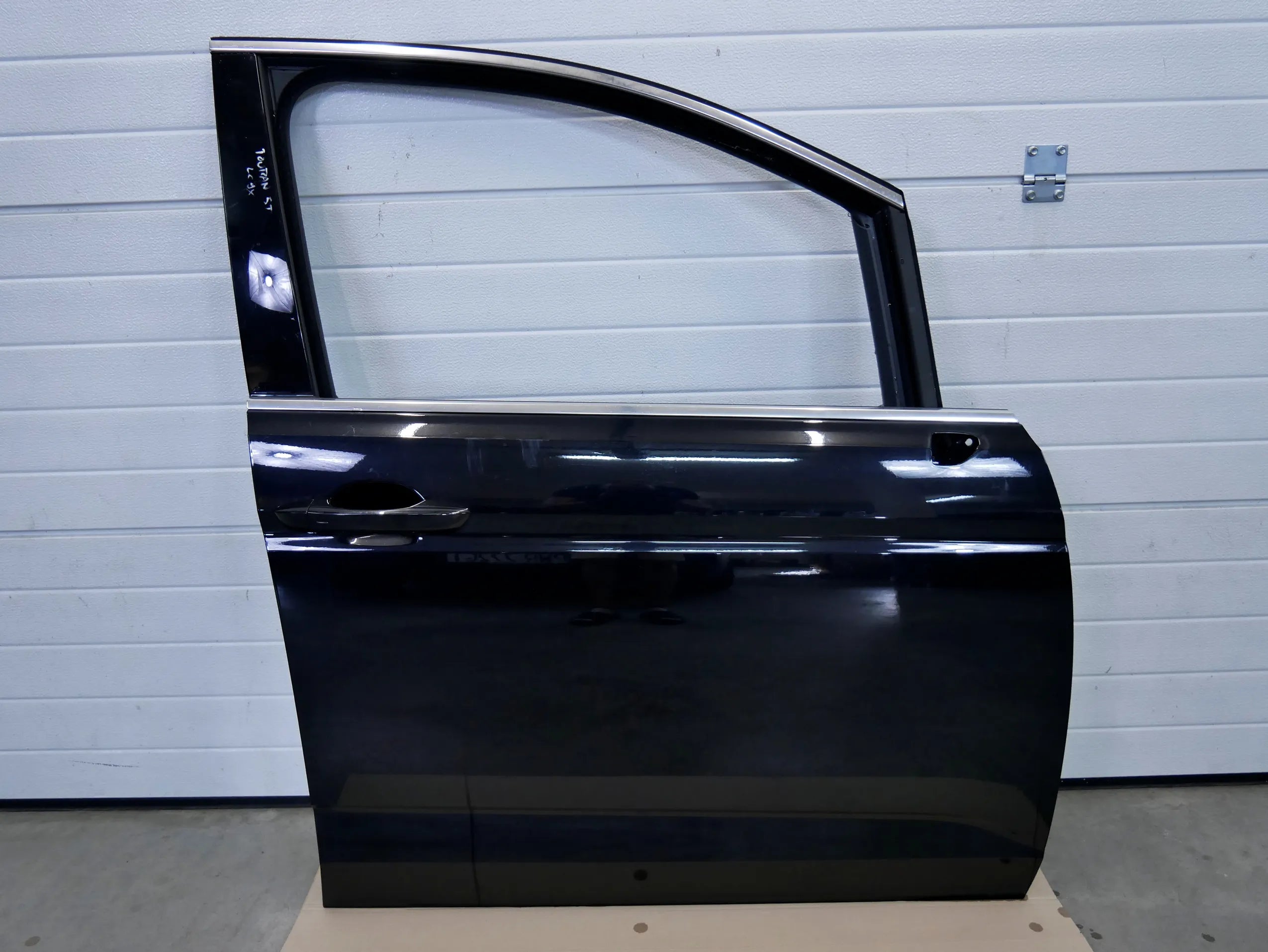 Drzwi przód przednie prawe LC9X VW TOURAN III 5T