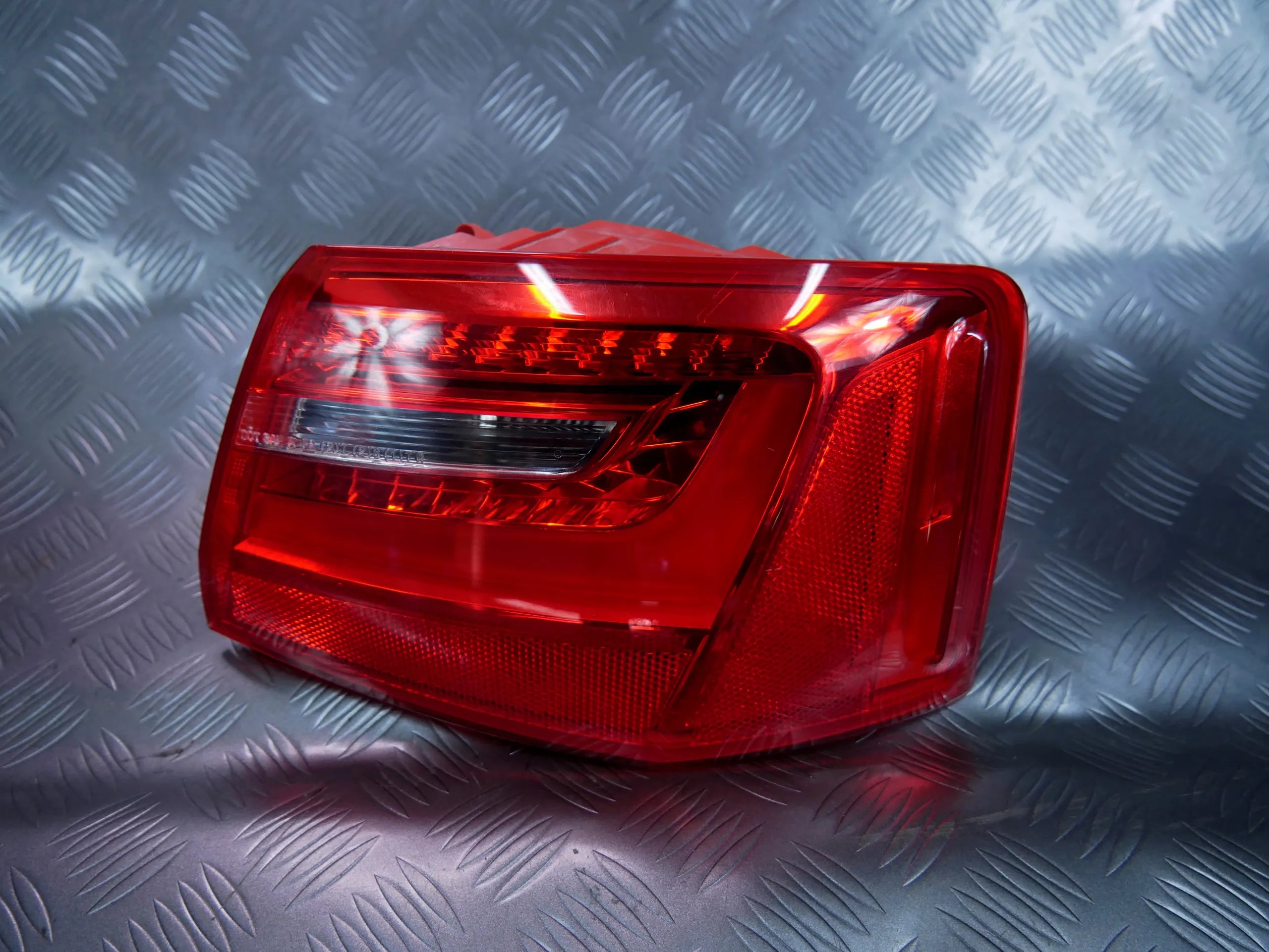 Lampa tył tylna prawa 4G5945096B AUDI A6 C7 4G SEDAN USA