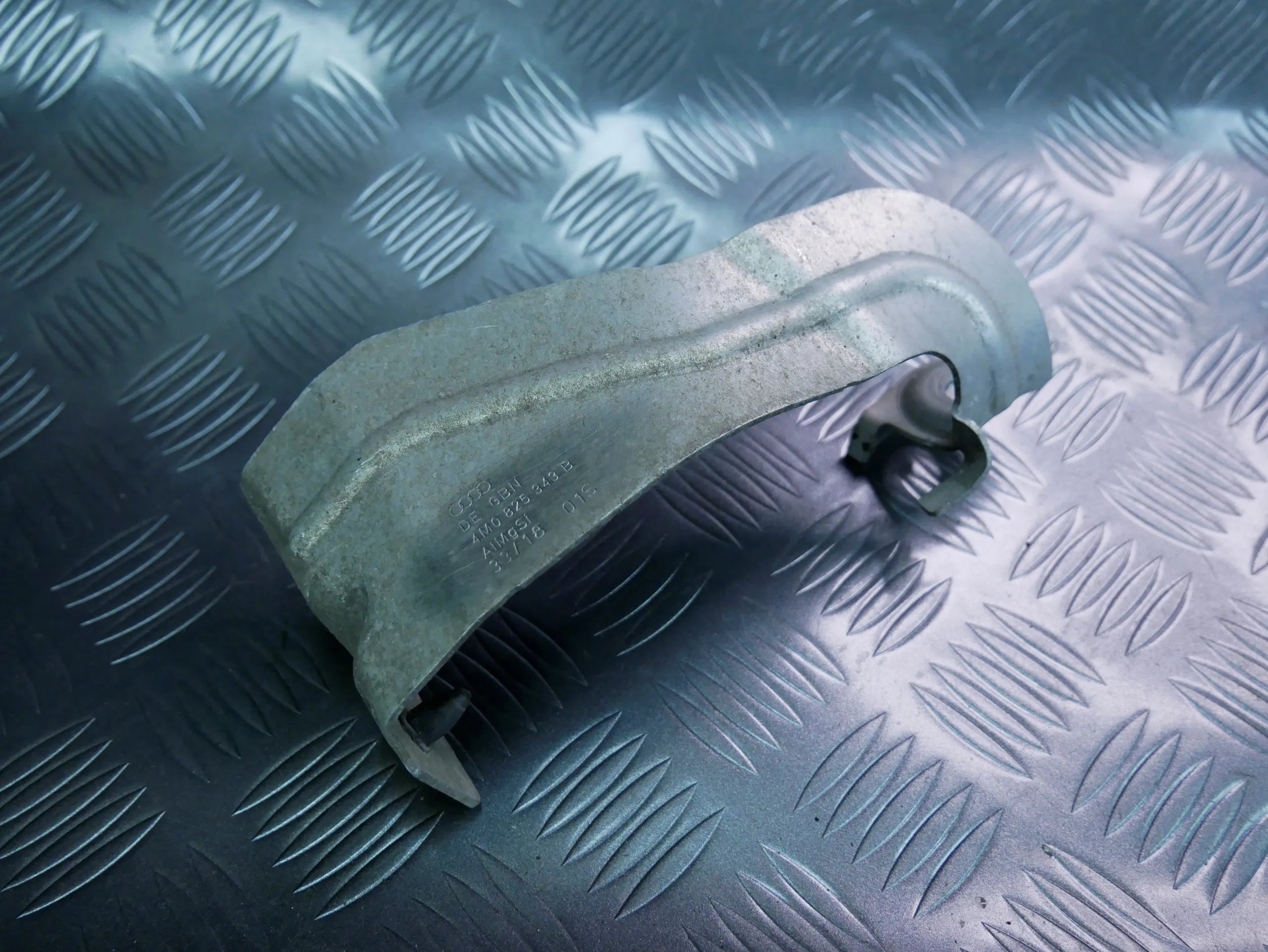 Wspornik mocowanie podwozia 4M0825343B AUDI Q7 4M