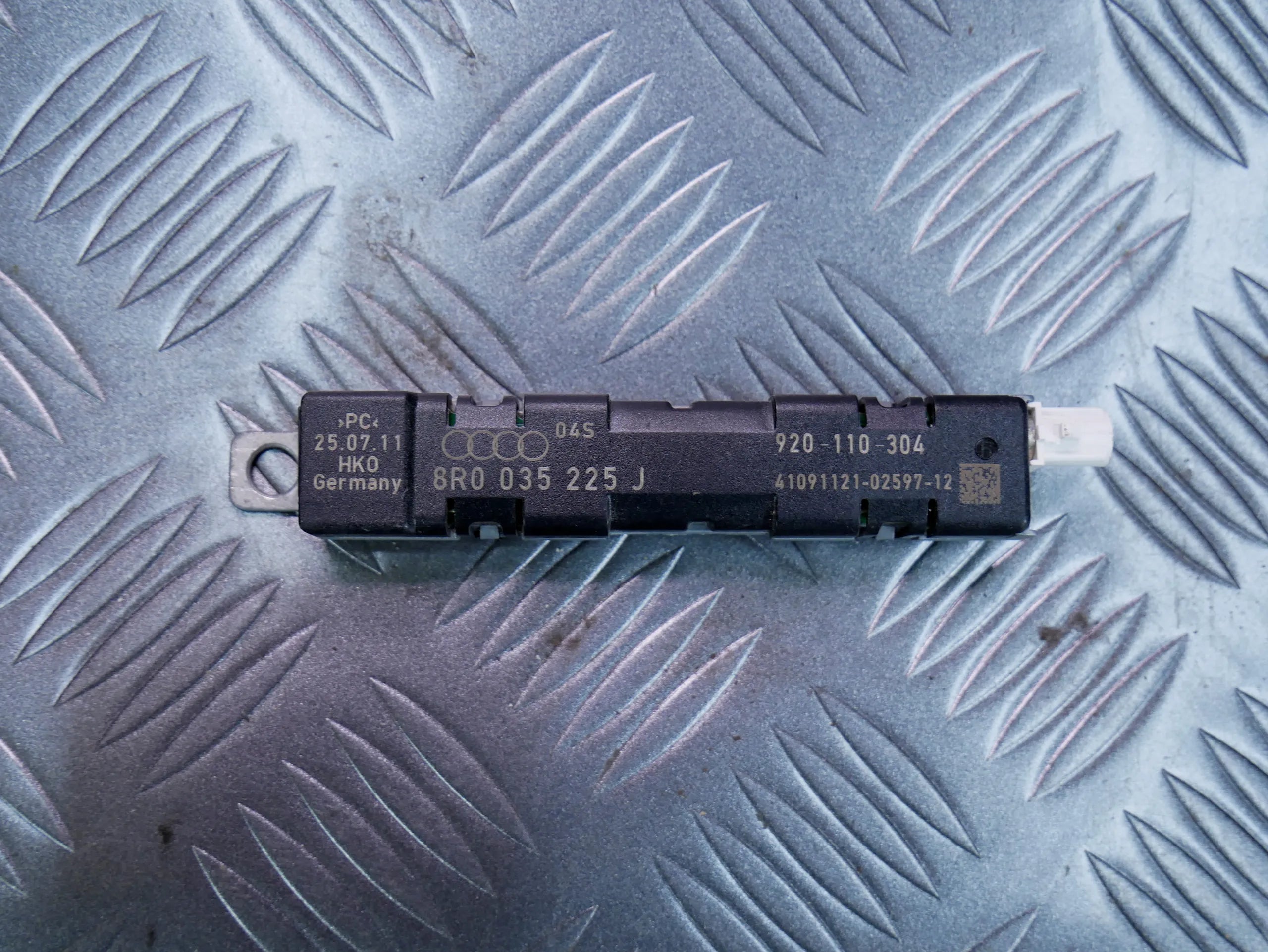 Wzmacniacz antenowy 8R0035225J AUDI Q5 8R0