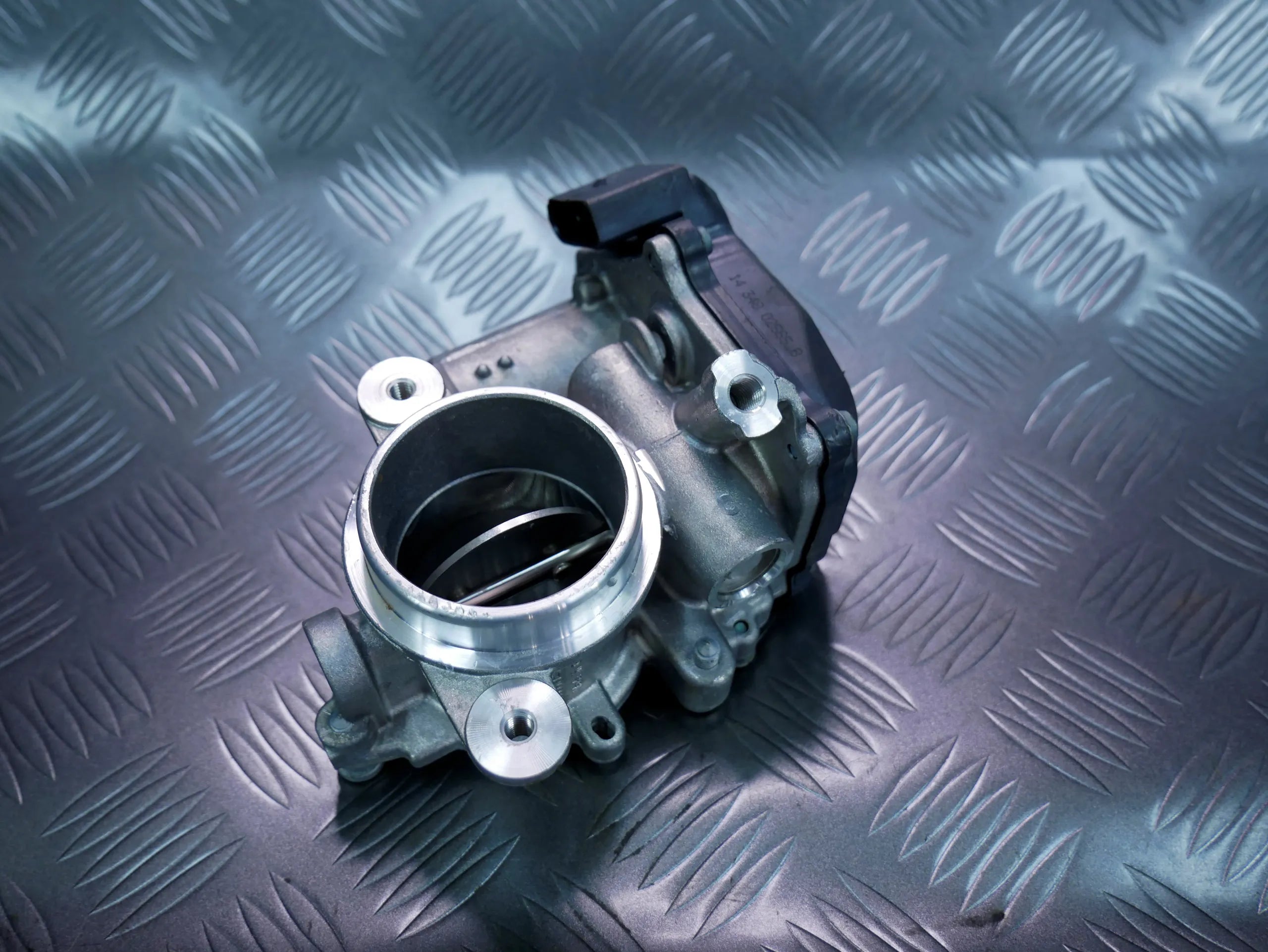 Przepustnica nowa OEM 04L128063P VW AUDI SKODA SEAT 2.0 TDI