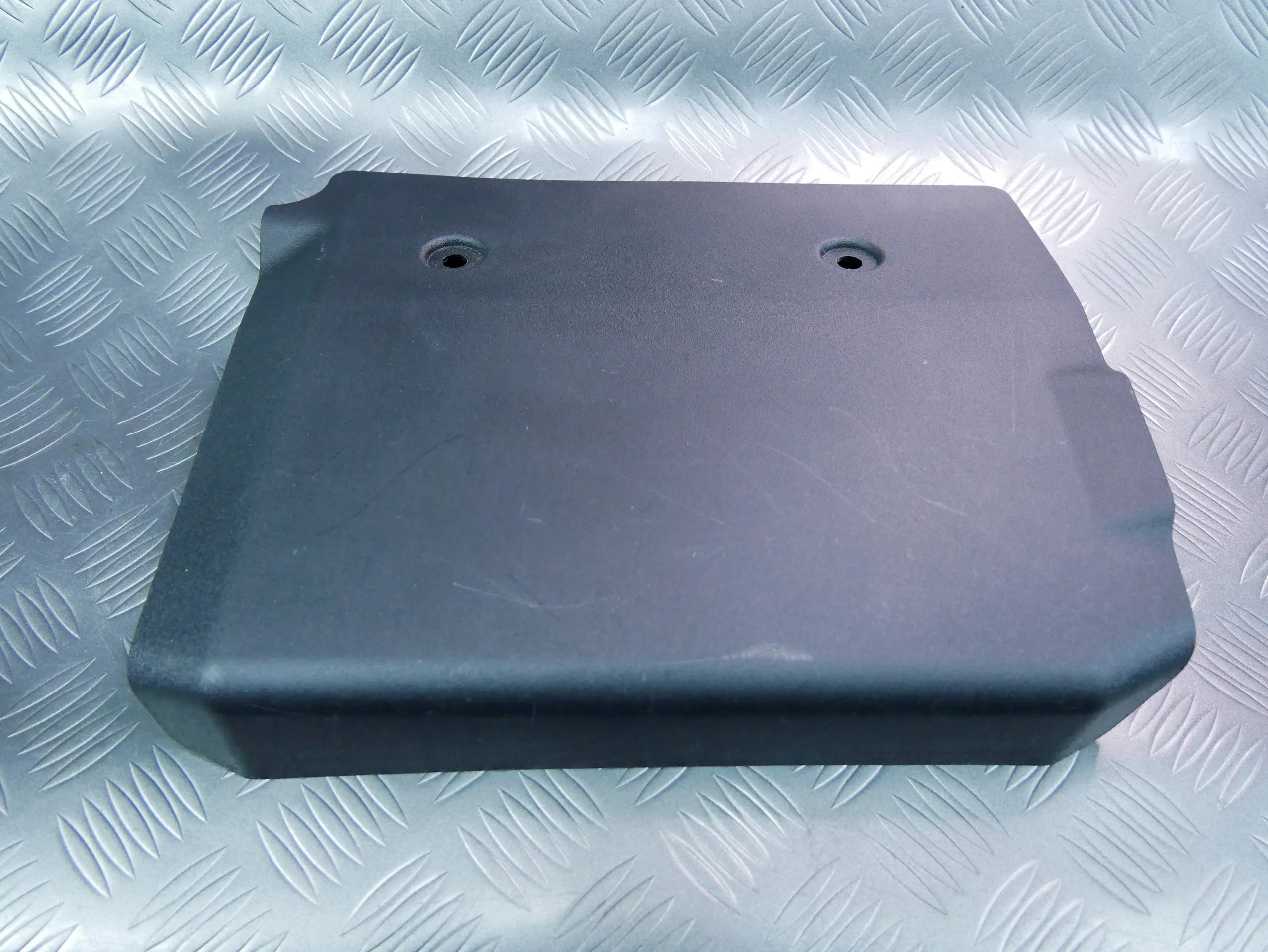 Osłona nakładka wzmacniacza 8V0863052 AUDI Q2 81A