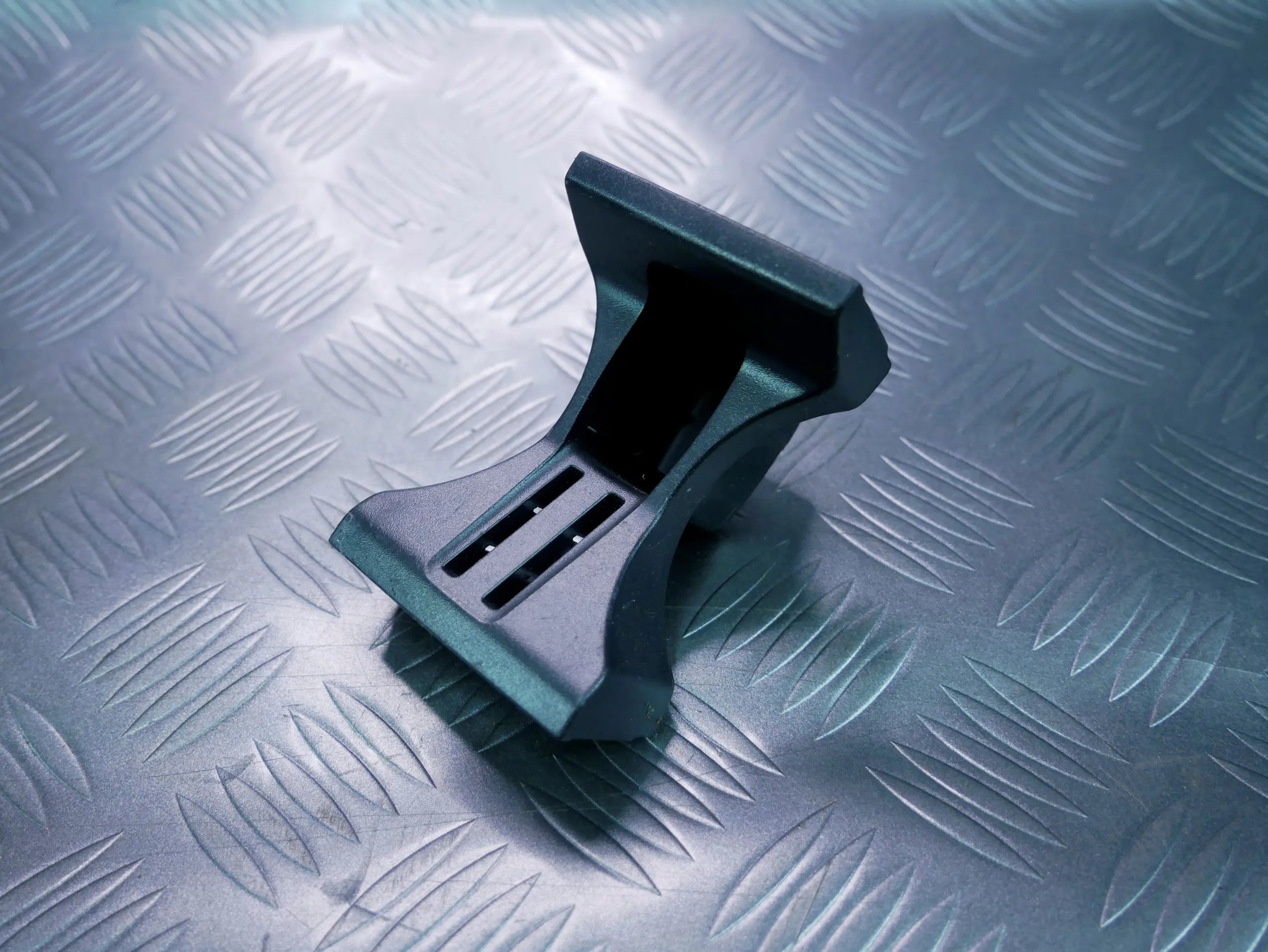 Przegroda cupholdera 81A862533 AUDI Q2 81A