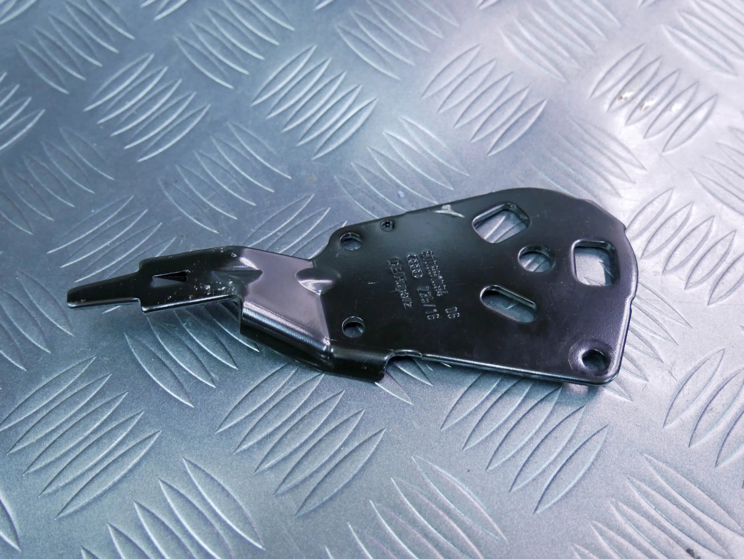 Rączka regulacji fotela 8T0881094 AUDI Q2 81A