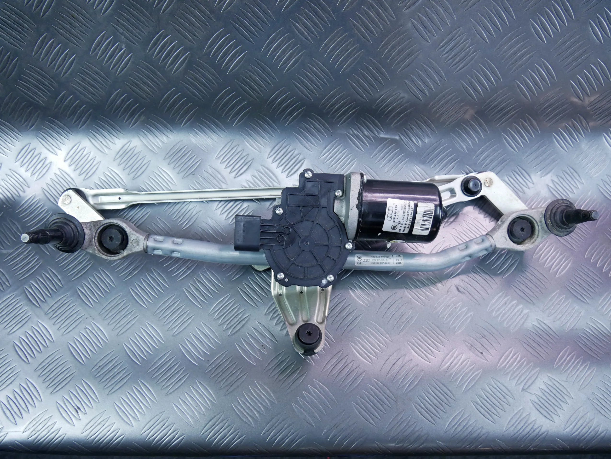 Silnik mechanizm wycieraczek 81B955023A AUDI Q2 81A