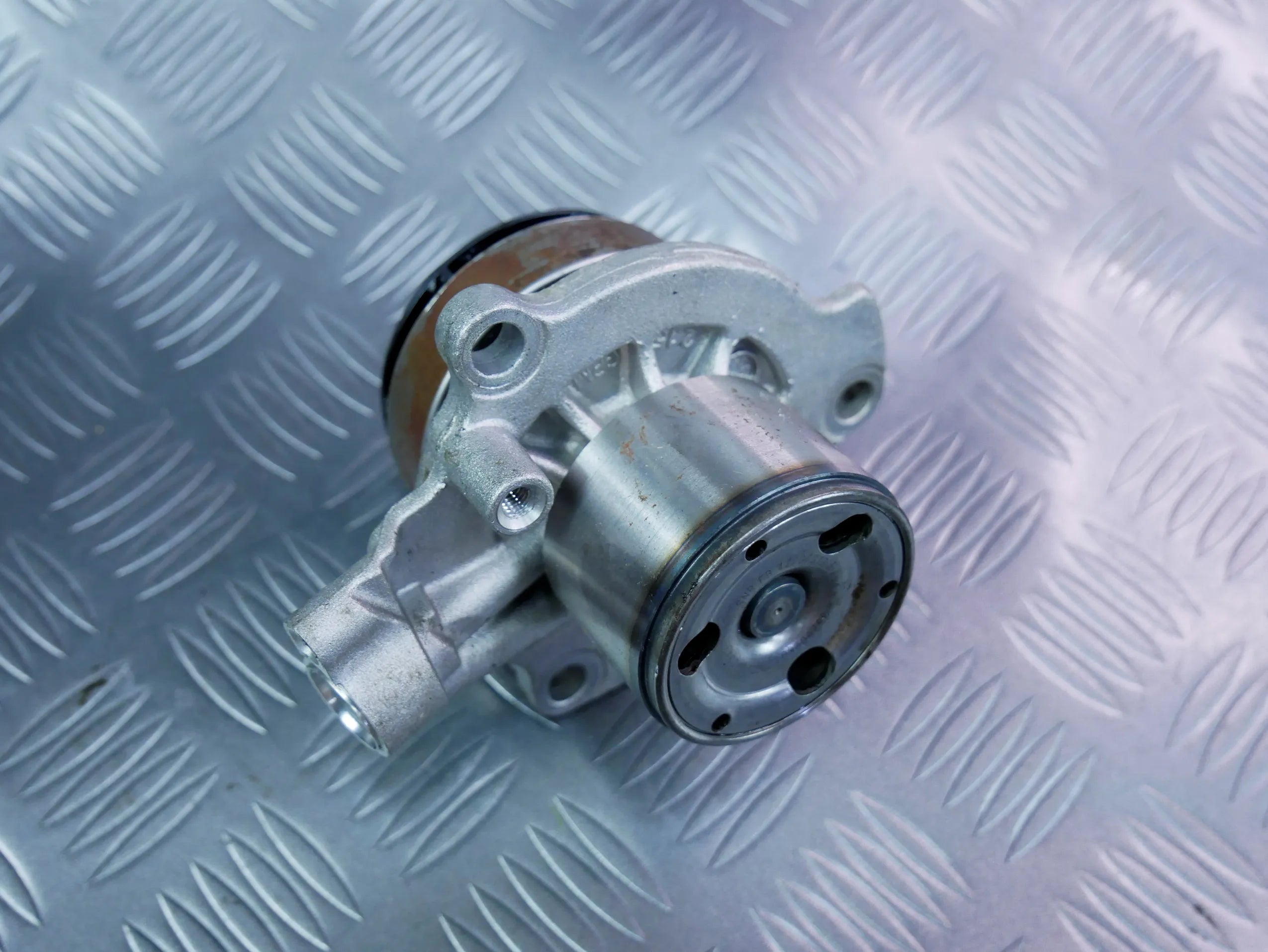 Pompa wody 04L121111N AUDI Q2 81A 2.0 TDI