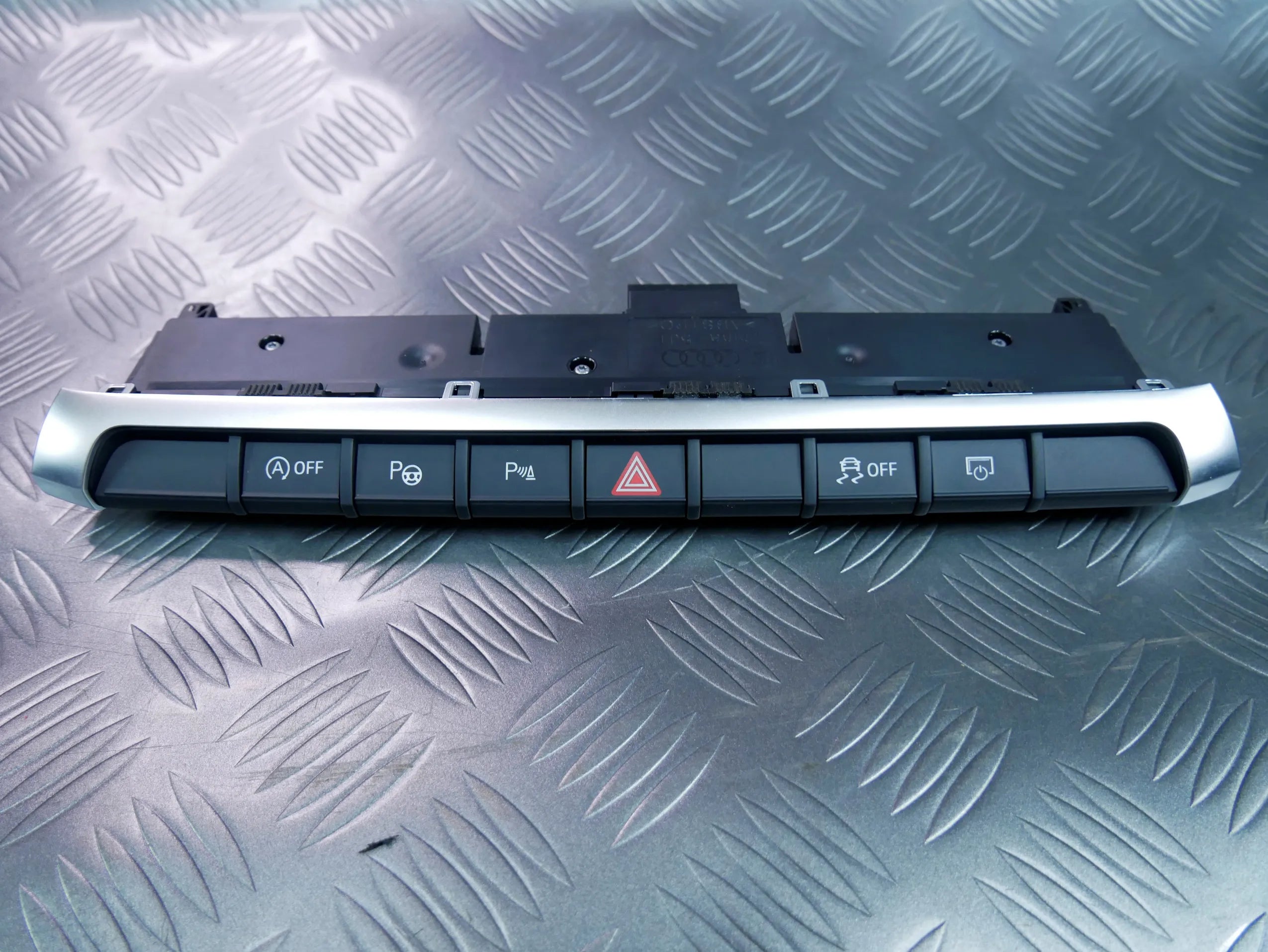 Panel przycisków 81A925301E AUDI Q2 81A