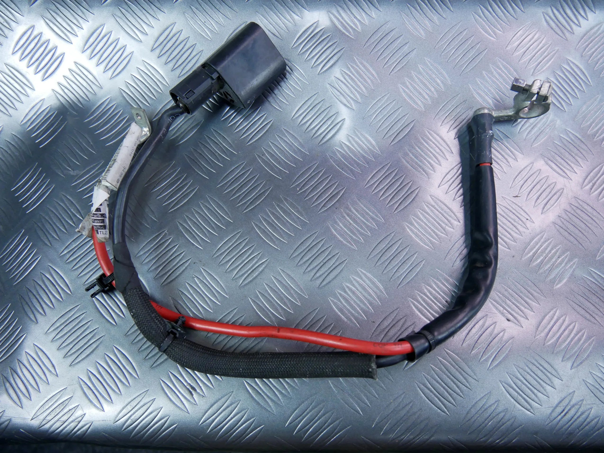 Klema akumulatora 5QA971228C AUDI Q2 81A