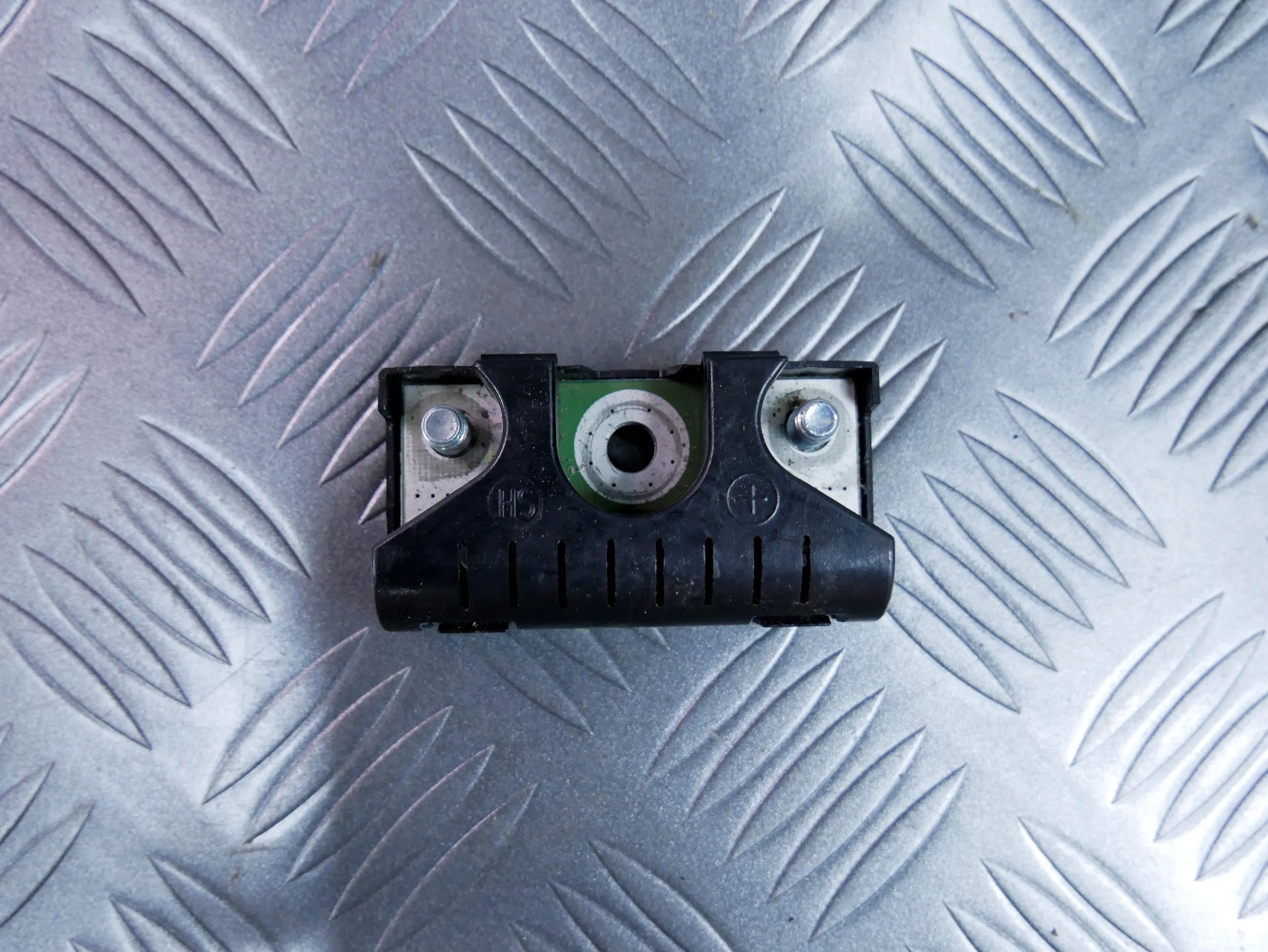 Filtr przeciwzakłóceniowy 8T8035570 AUDI Q2 81A