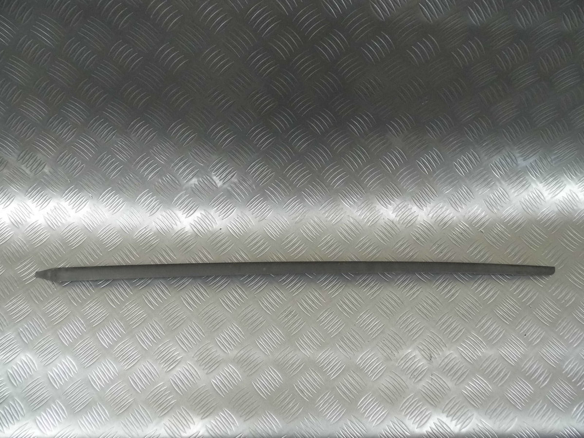 Listwa szyby przód lewa 8W0854327 AUDI A4 B9 8W0