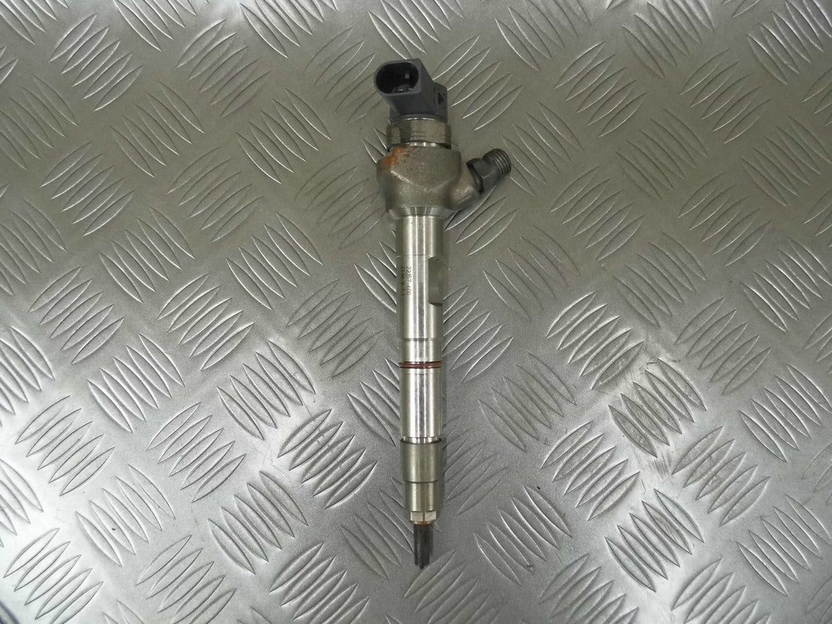 Wtryskiwacz 04L130277AE AUDI TT 8S 2.0 TDI