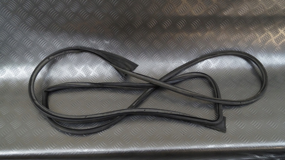 Uszczelka drzwi przód lewa 4L0837911 AUDI Q7