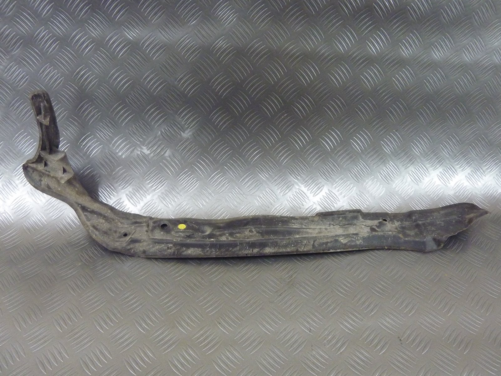 Osłona błotnika prawa 4L0821112 AUDI Q7 4L0