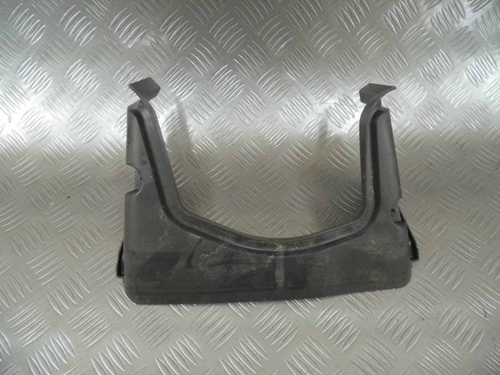 Rynna podszybia 8W1819989A AUDI A4 B9 8W0