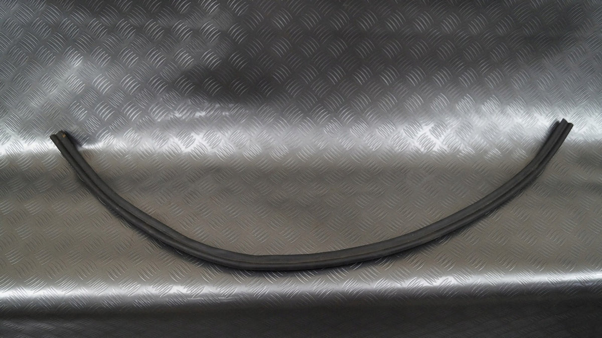 Uszczelka maski podszybia 5L0823723 SKODA YETI