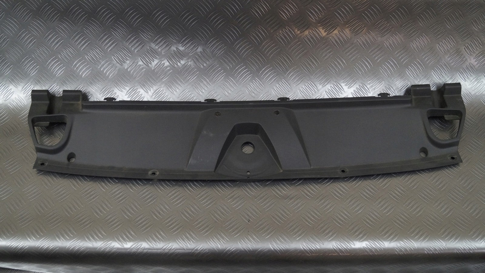 Osłona pasa przedniego chłodnic 3G8853037B ARTEON