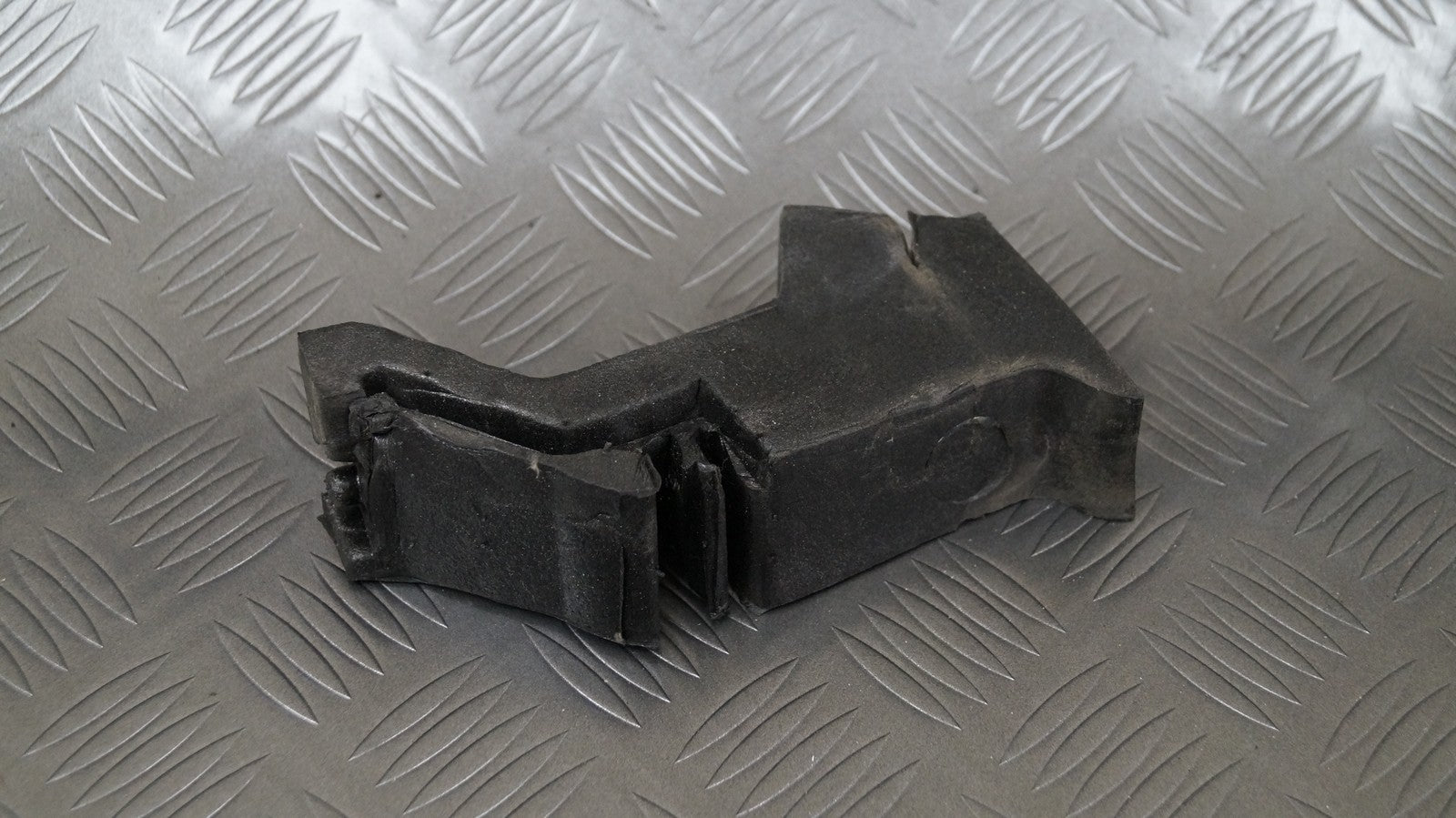 Pianka podszybia prawa 5C6823730 VW JETTA VI