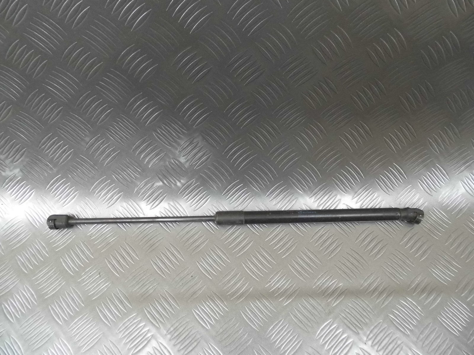 Siłownik maski 4L0823359 AUDI Q7