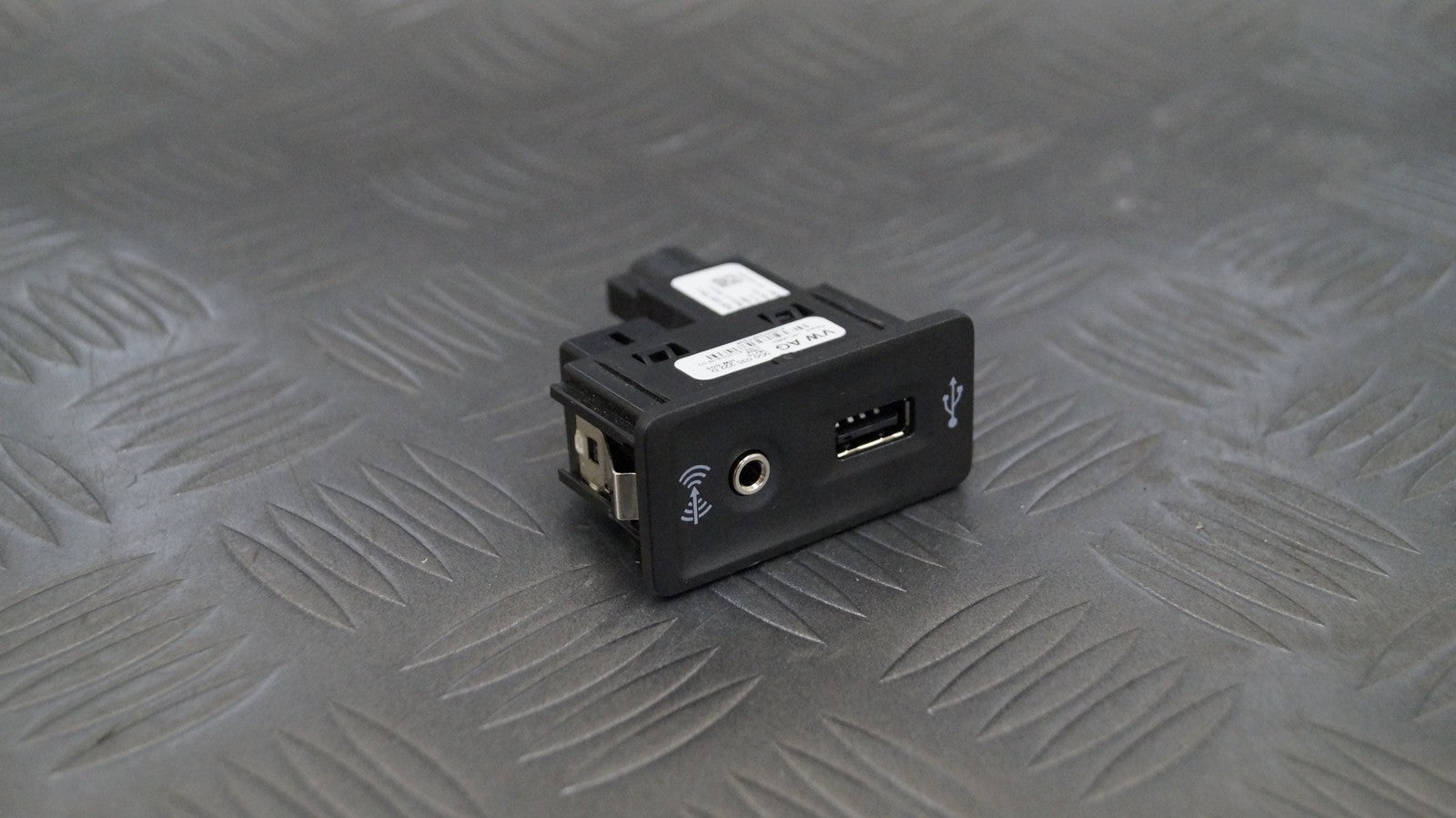 Gniazdo wtyczka port USB AUX 5G0035222D GOLF VII