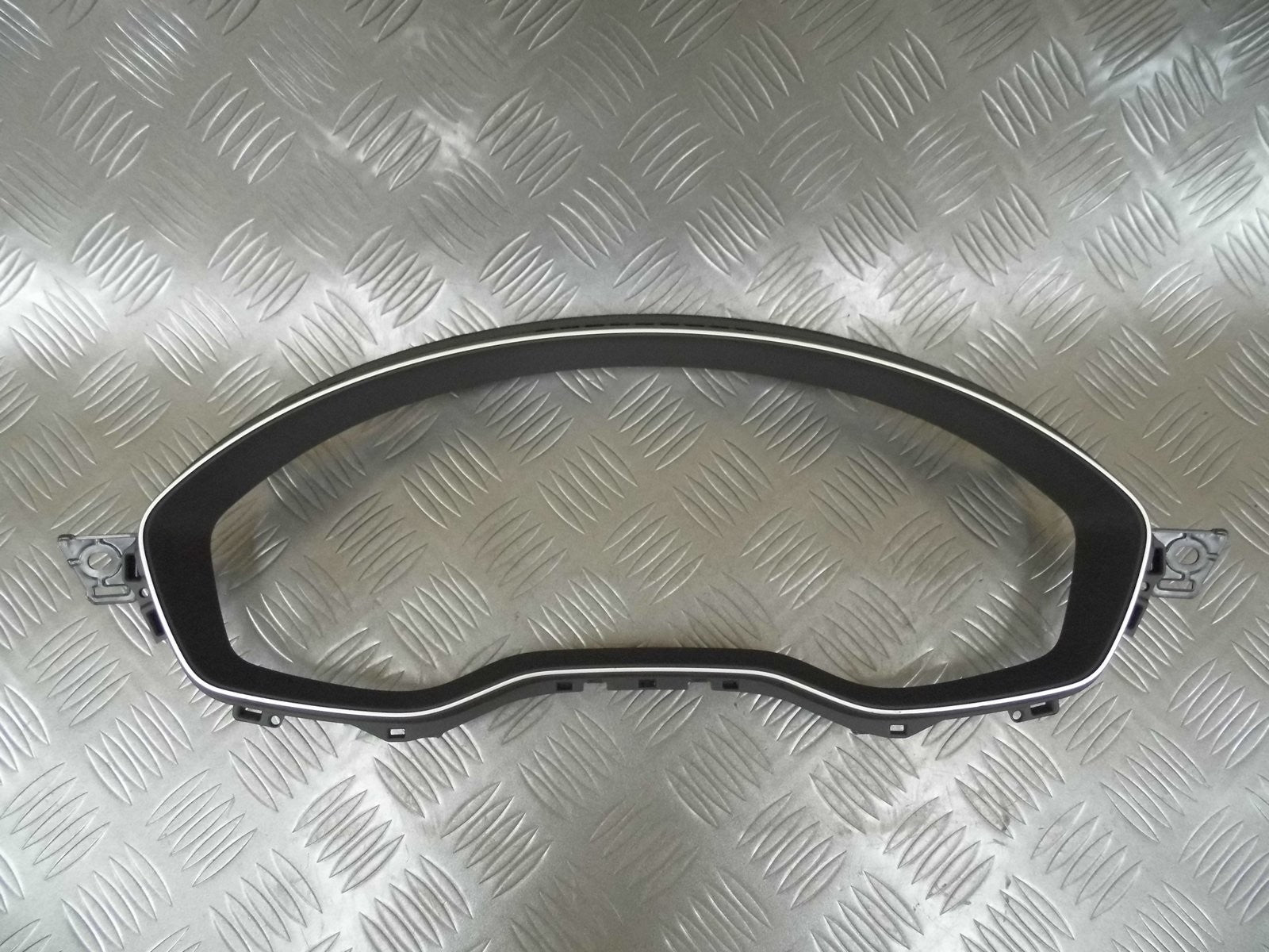 Ramka licznika 8W0857115 AUDI A4 B9 8W0
